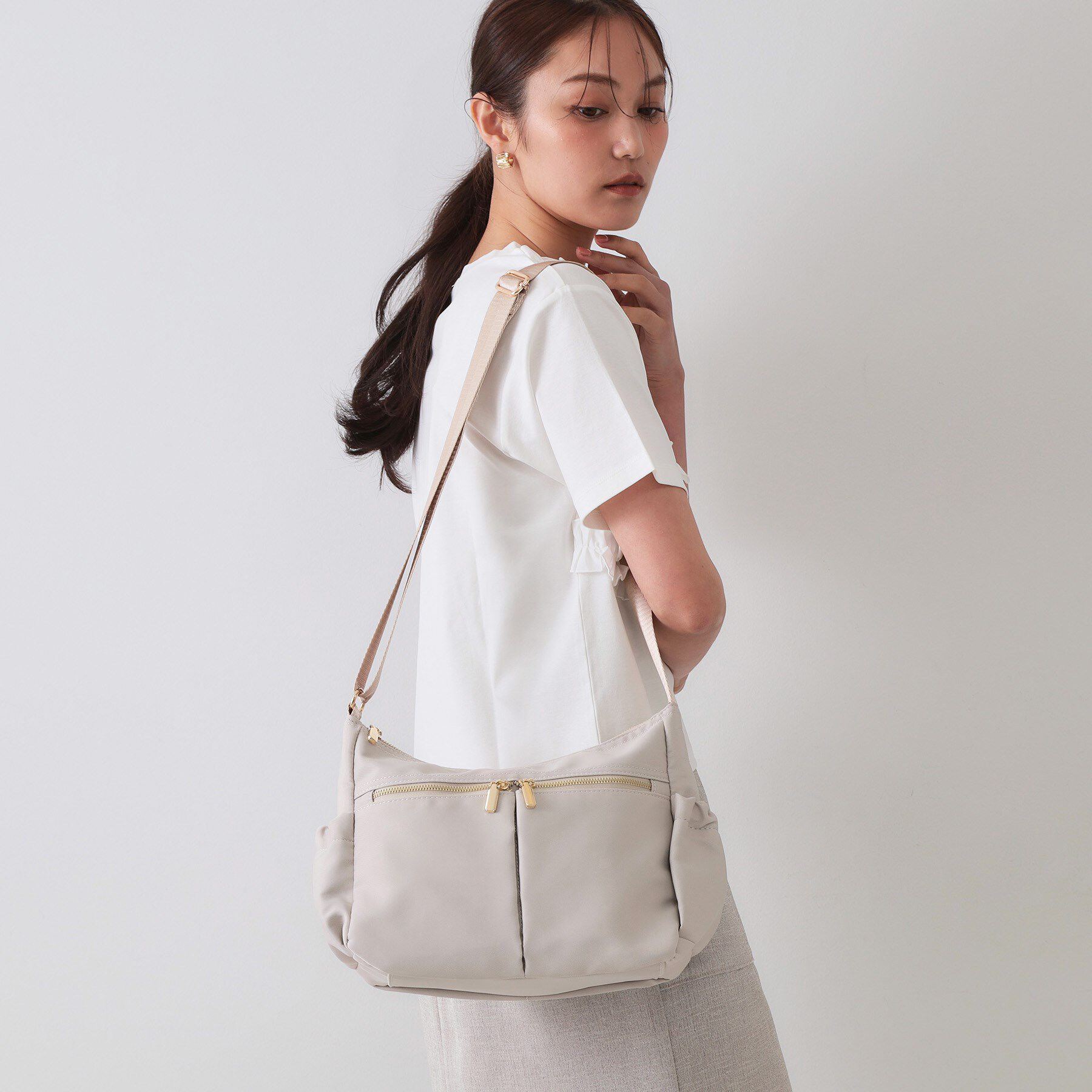 OPAQUE.CLIP「【軽量/撥水加工/多ポケット】ツイルミドルサイズムーンショルダーバッグ」|ショルダー・メッセンジャー|