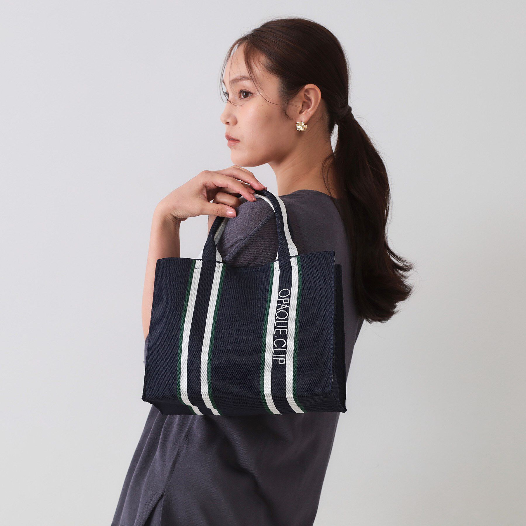 OPAQUE.CLIP「【2WAY】ラインハンドルスクエアニットミドルトートバッグ」|トートバッグ|