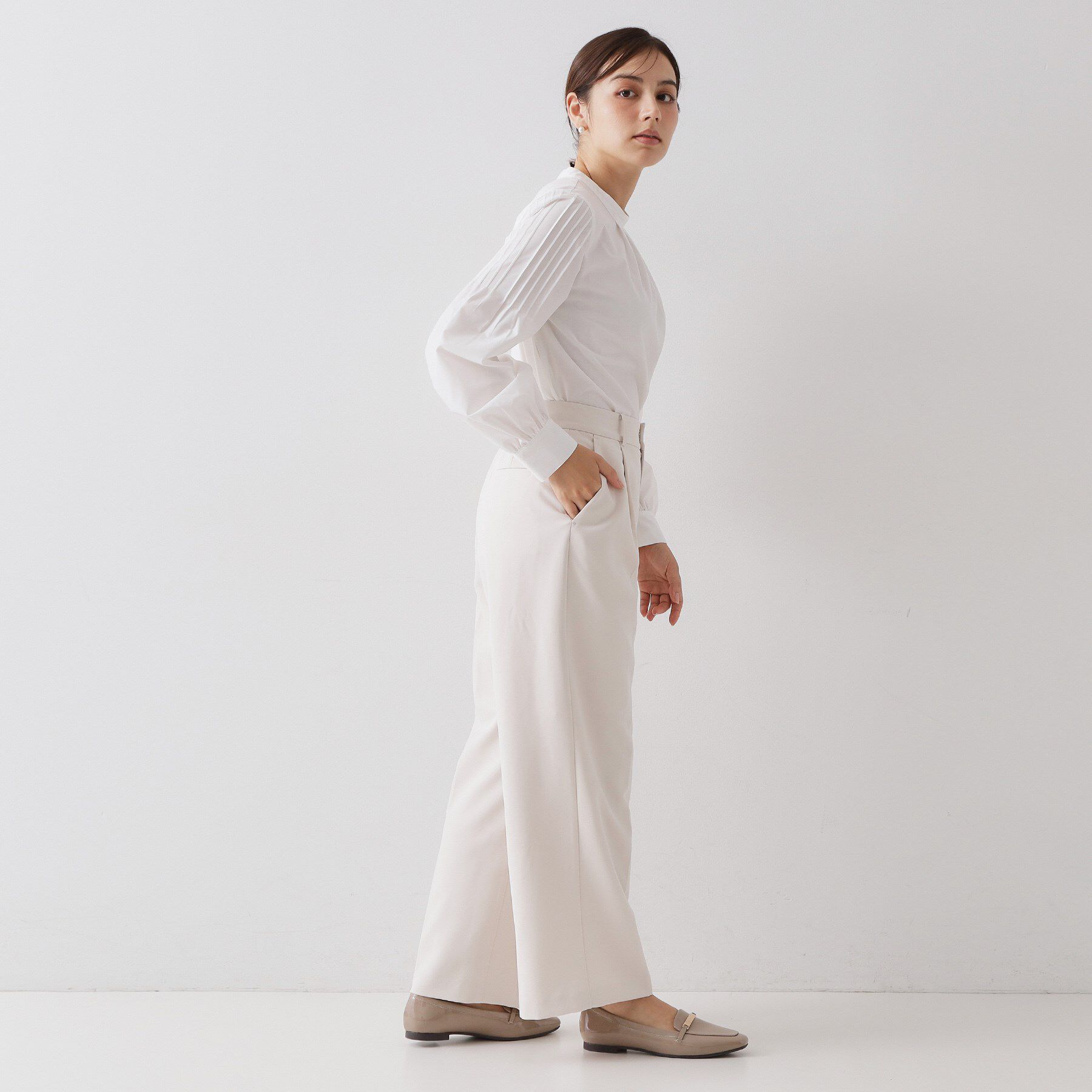 OPAQUE.CLIP「《通勤対応》袖タックボリュームブラウス【洗濯機OK】」|シャツ・ブラウス|