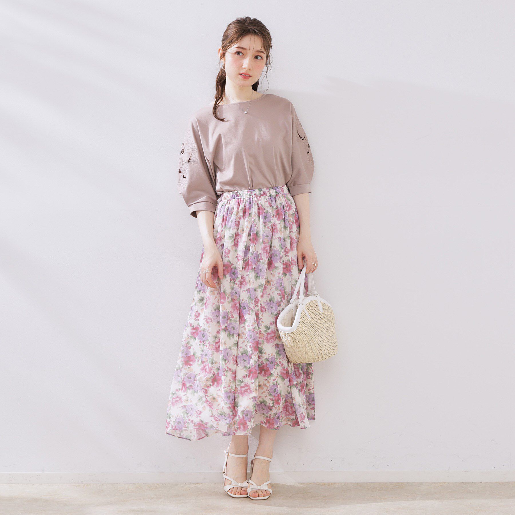 Couture broach「【接触冷感・洗える・UV機能付き・二の腕カバー】デイジー＆リボン エンブロドルマントップス」|Tシャツ・カットソー|