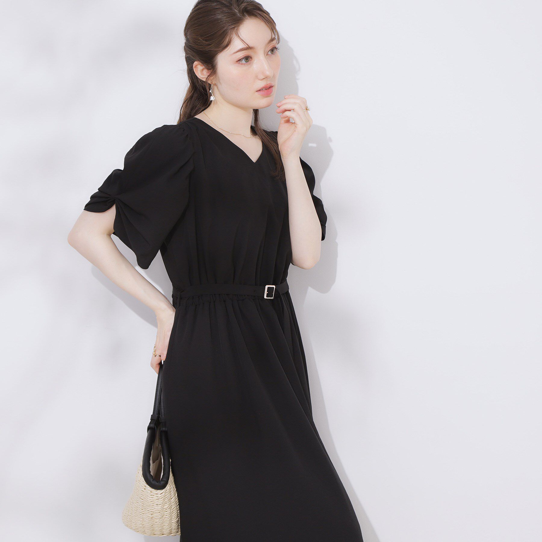 Couture broach「【マシンウォッシャブル・二の腕カバー】ウエストベルトVネックワンピース」|ワンピース|