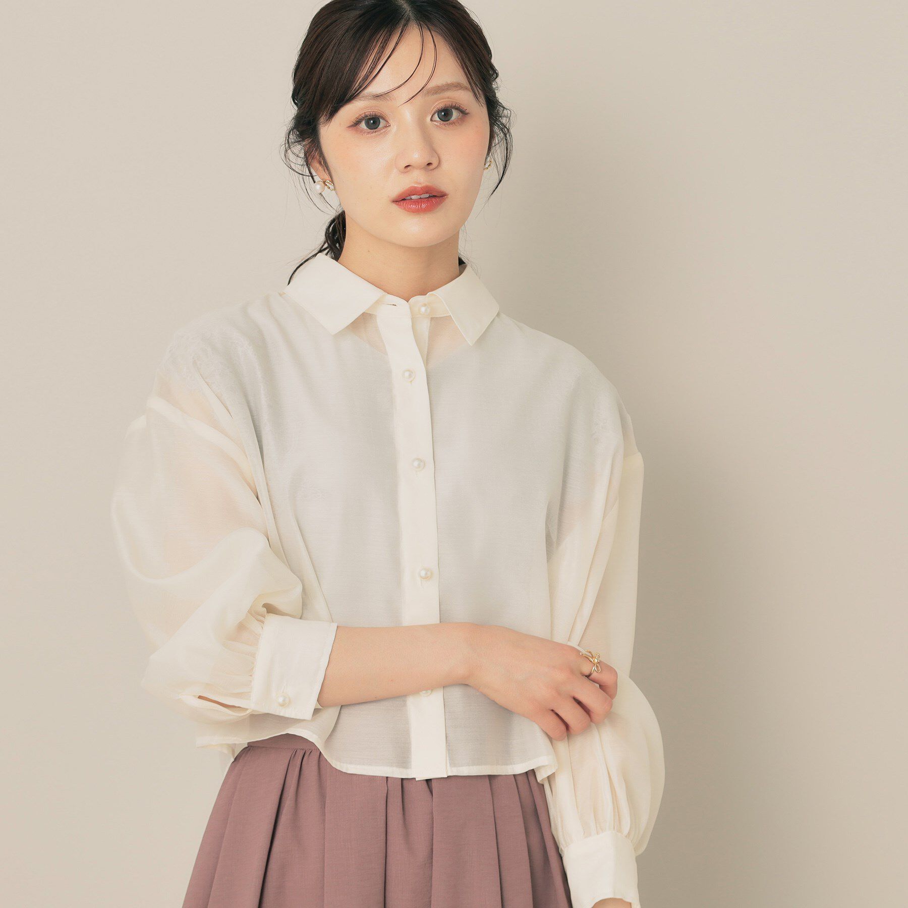 Couture broach「【洗える・秋まで使える】パール調ボタンシアーシャツ」|シャツ・ブラウス|