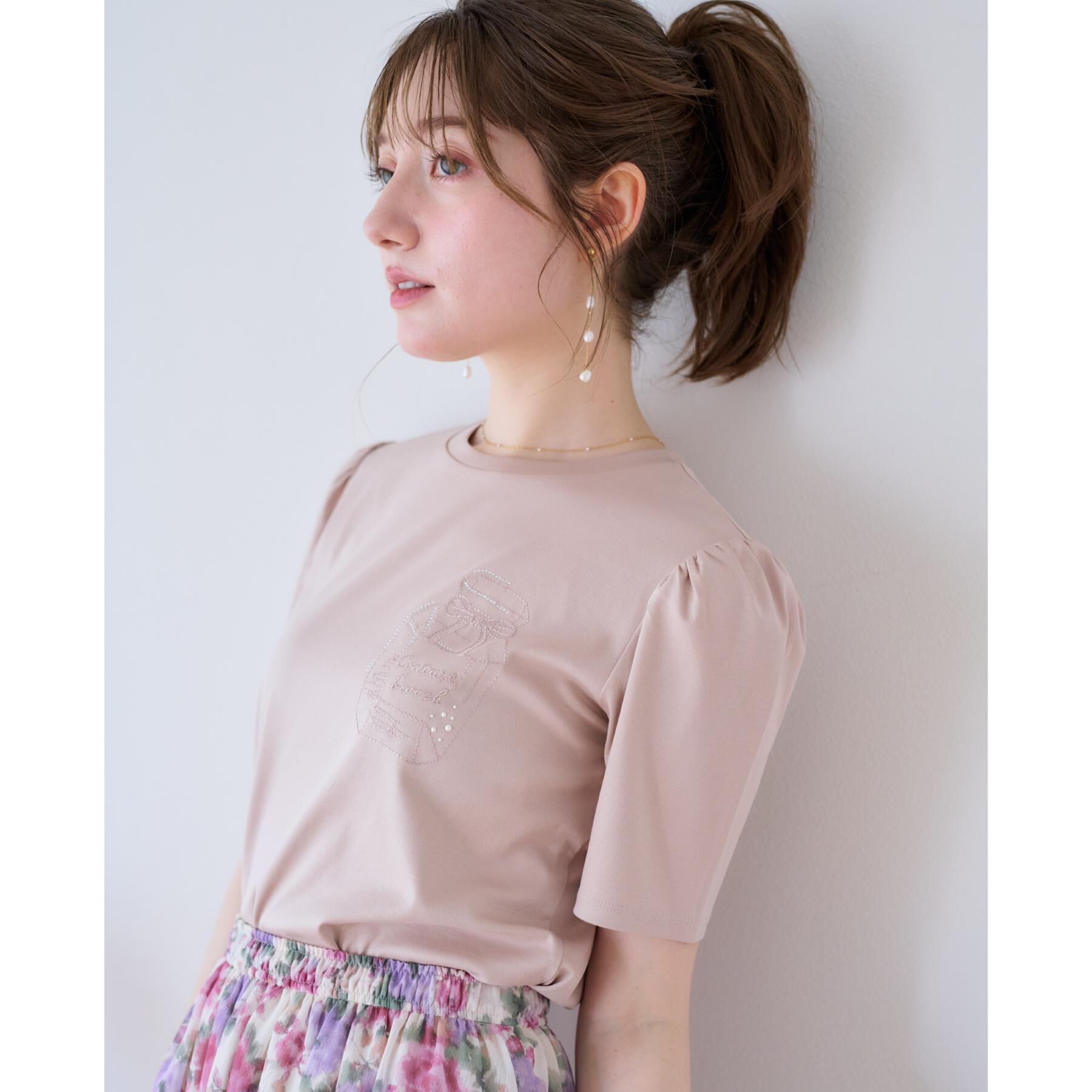 Couture broach「【接触冷感・UV機能あり・マシンウォッシャブル】60シルケット パフュームエンブロTシャツ」|Tシャツ・カットソー|