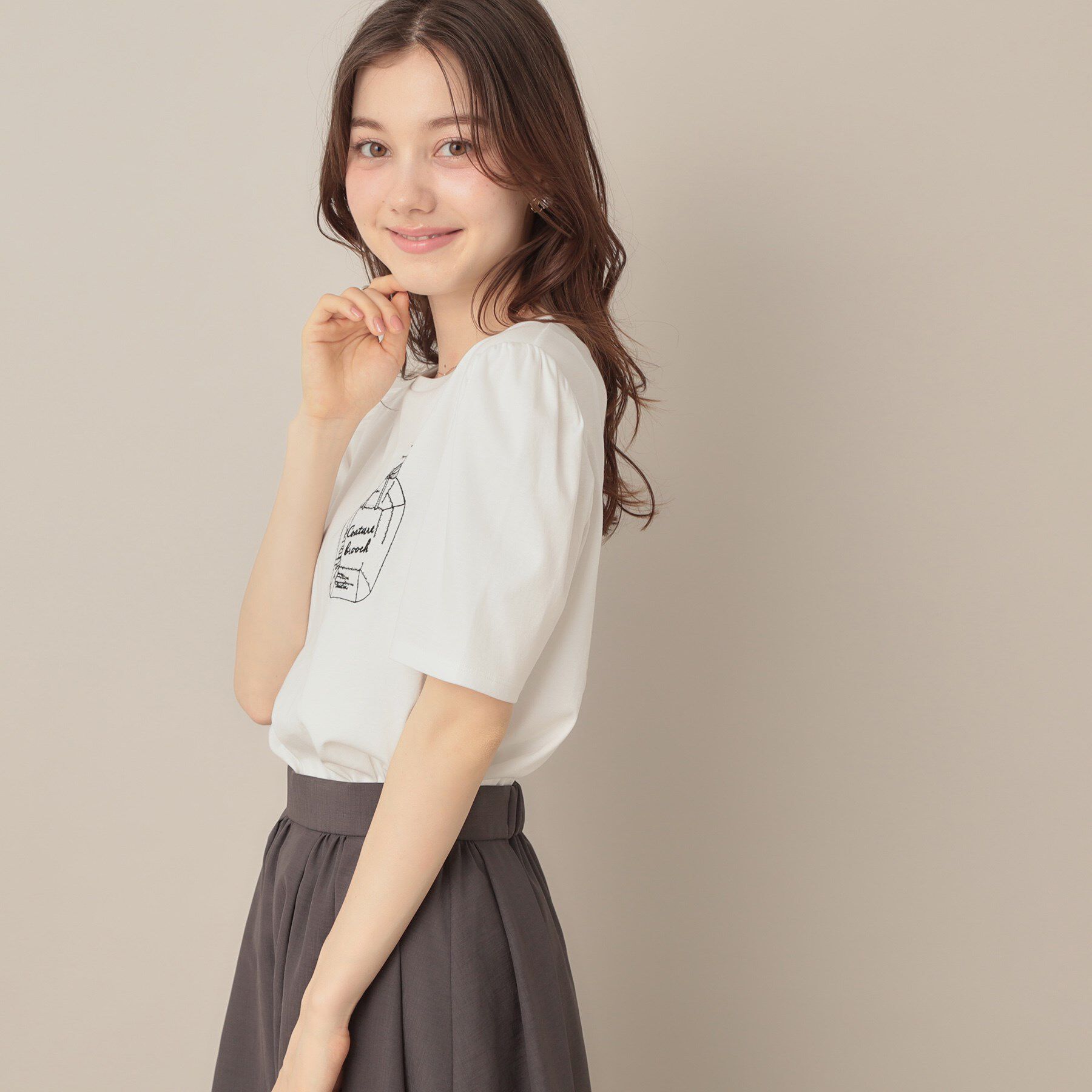 Couture broach「【接触冷感・UV機能あり・マシンウォッシャブル】60シルケット パフュームエンブロTシャツ」|Tシャツ・カットソー|