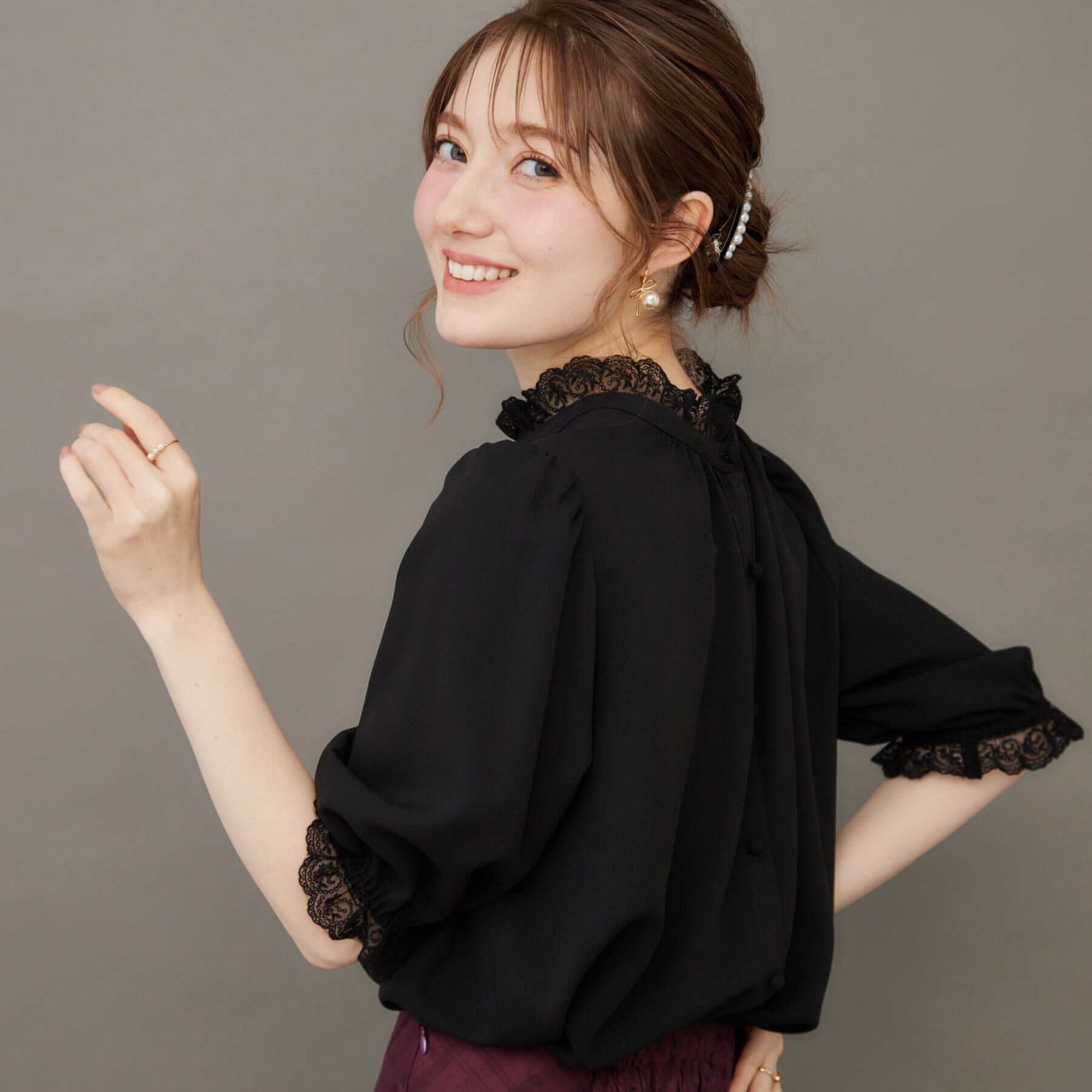 Couture broach「【華やか・大人可愛い・5分袖】エンブロレース前後2WAYブラウス」|シャツ・ブラウス|