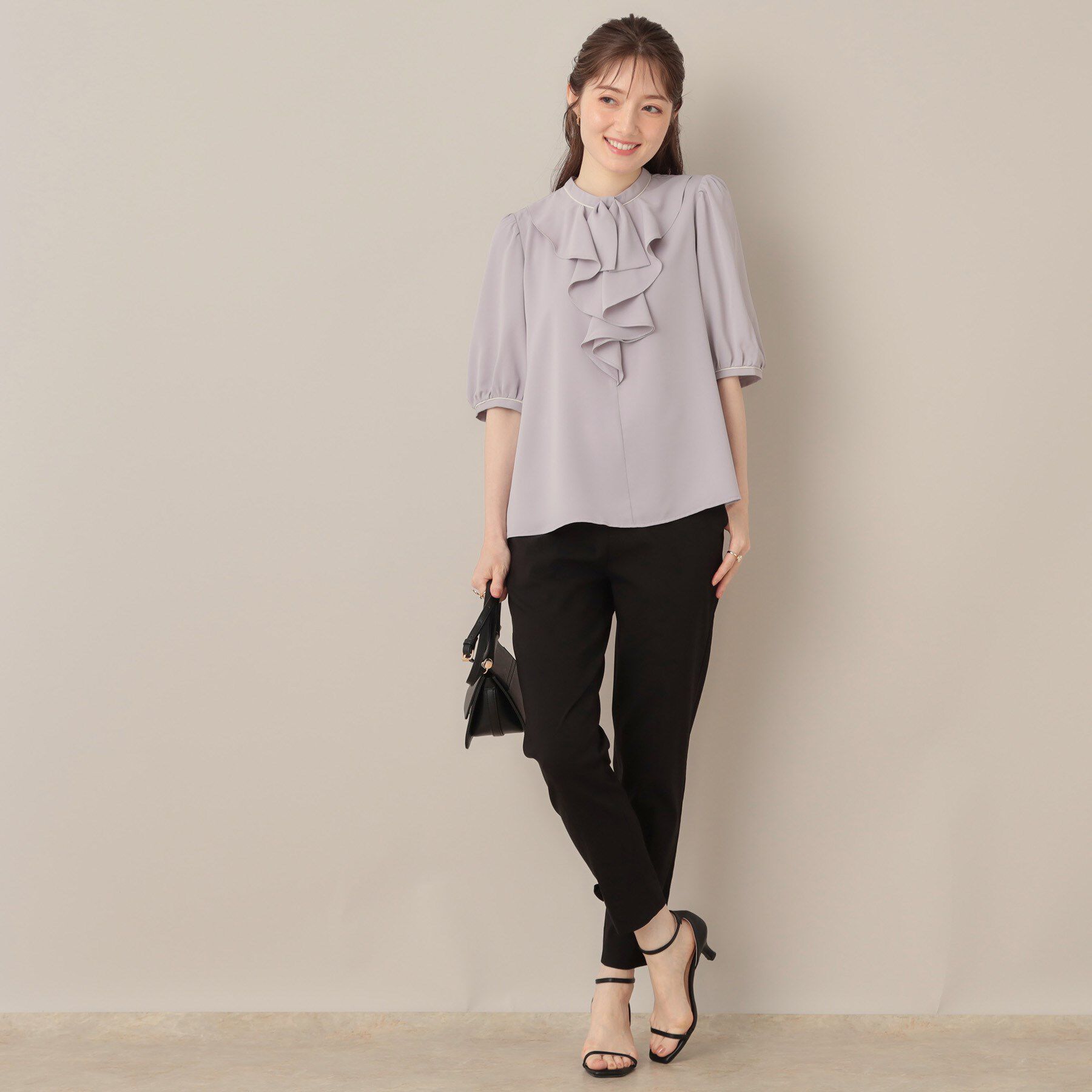 Couture broach「【華やか・5分袖・通勤】配色フリルタイブラウス」|シャツ・ブラウス|