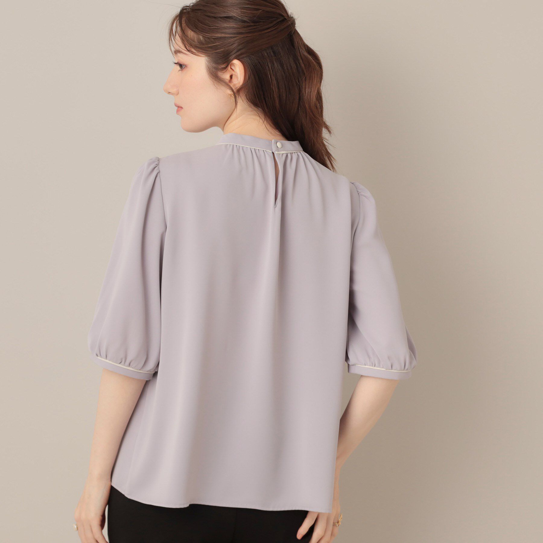 Couture broach「【華やか・5分袖・通勤】配色フリルタイブラウス」|シャツ・ブラウス|
