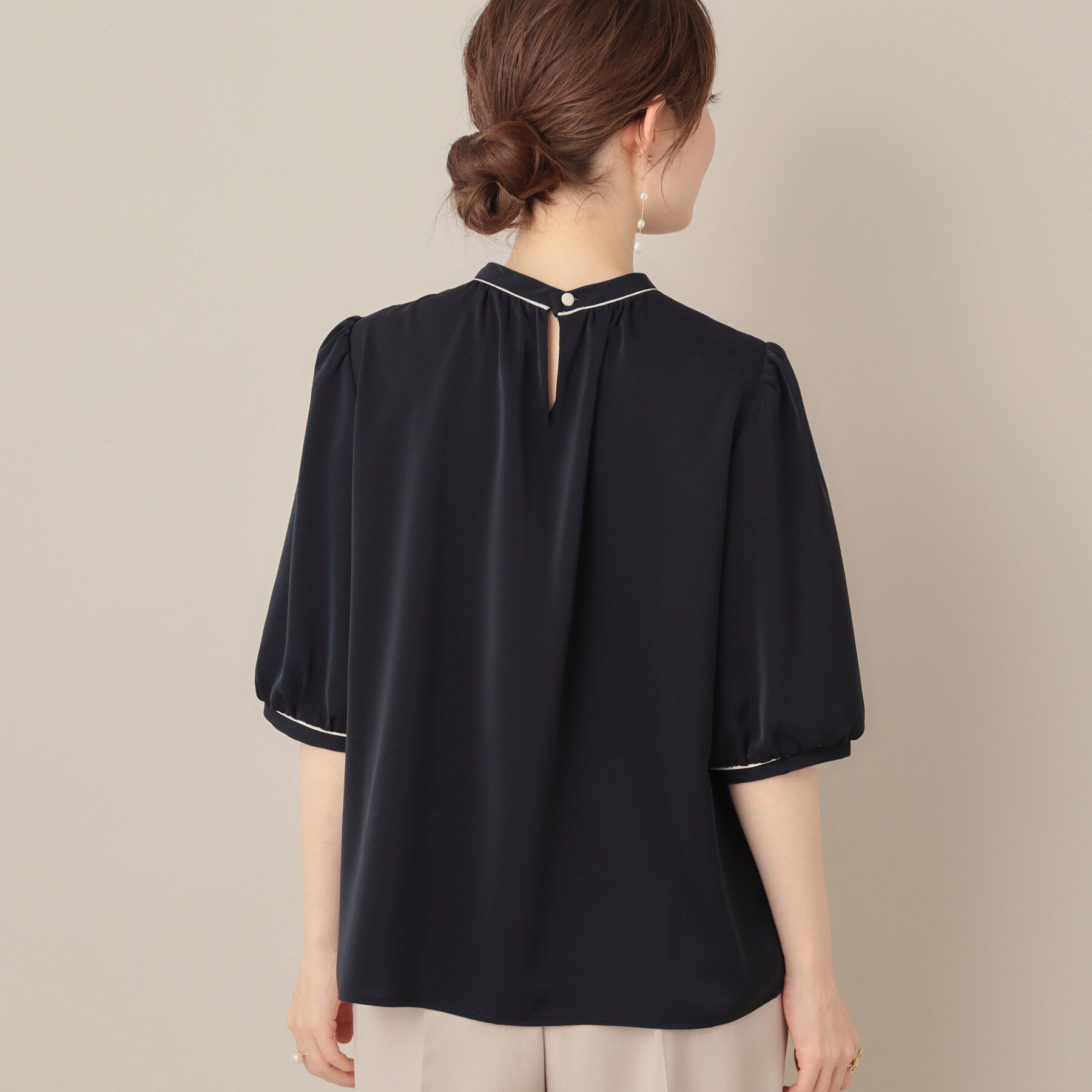 Couture broach「【華やか・5分袖・通勤】配色フリルタイブラウス」|シャツ・ブラウス|