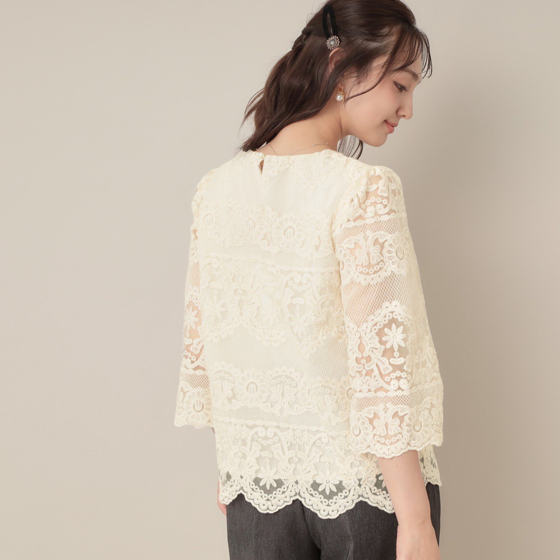 Couture broach「【一枚で着映える・高見え】刺繍レースフレアー袖ブラウス」|シャツ・ブラウス|