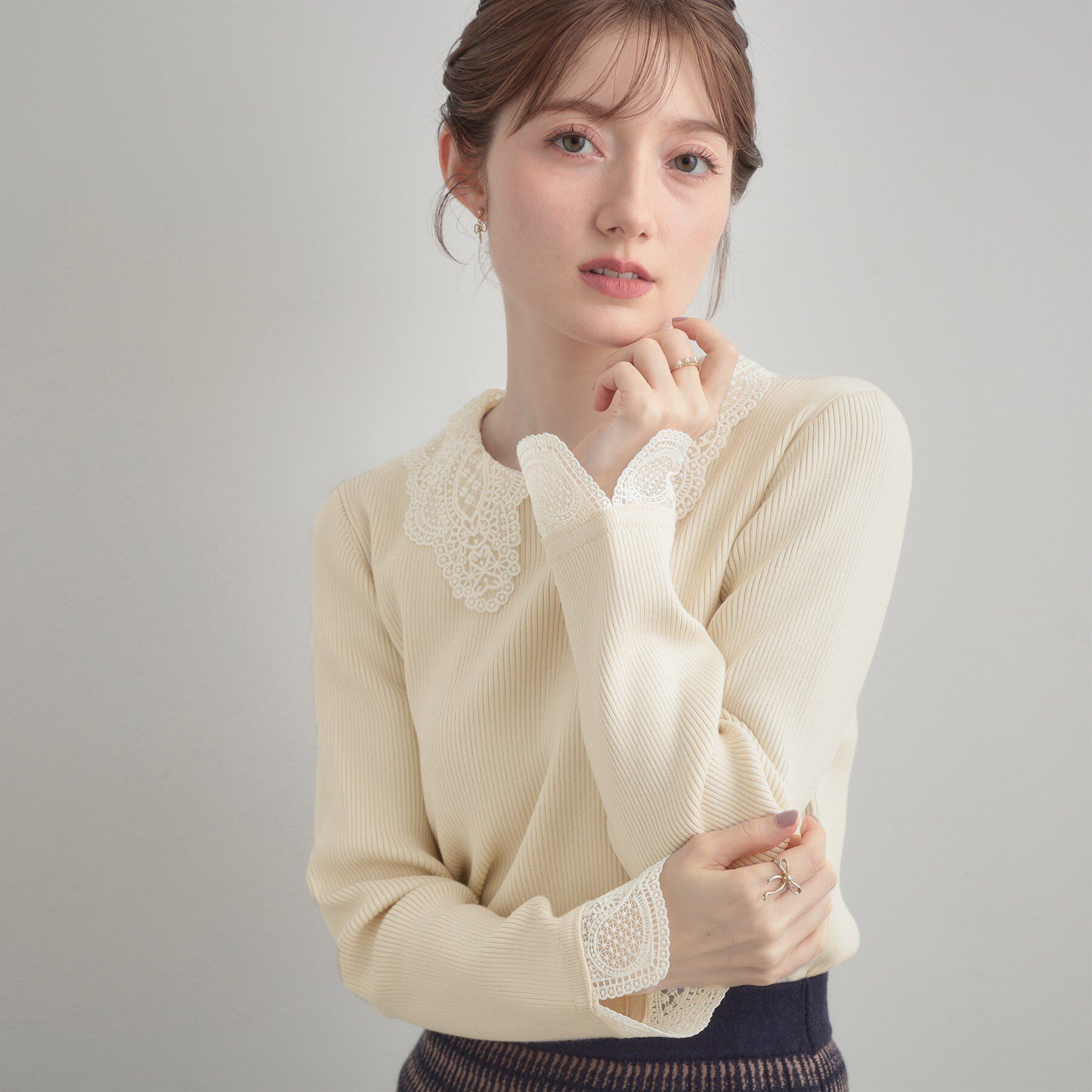 Couture broach「【着映え・フェミニン・通勤】レース衿カフス付きリブニット」|ニット・セーター|