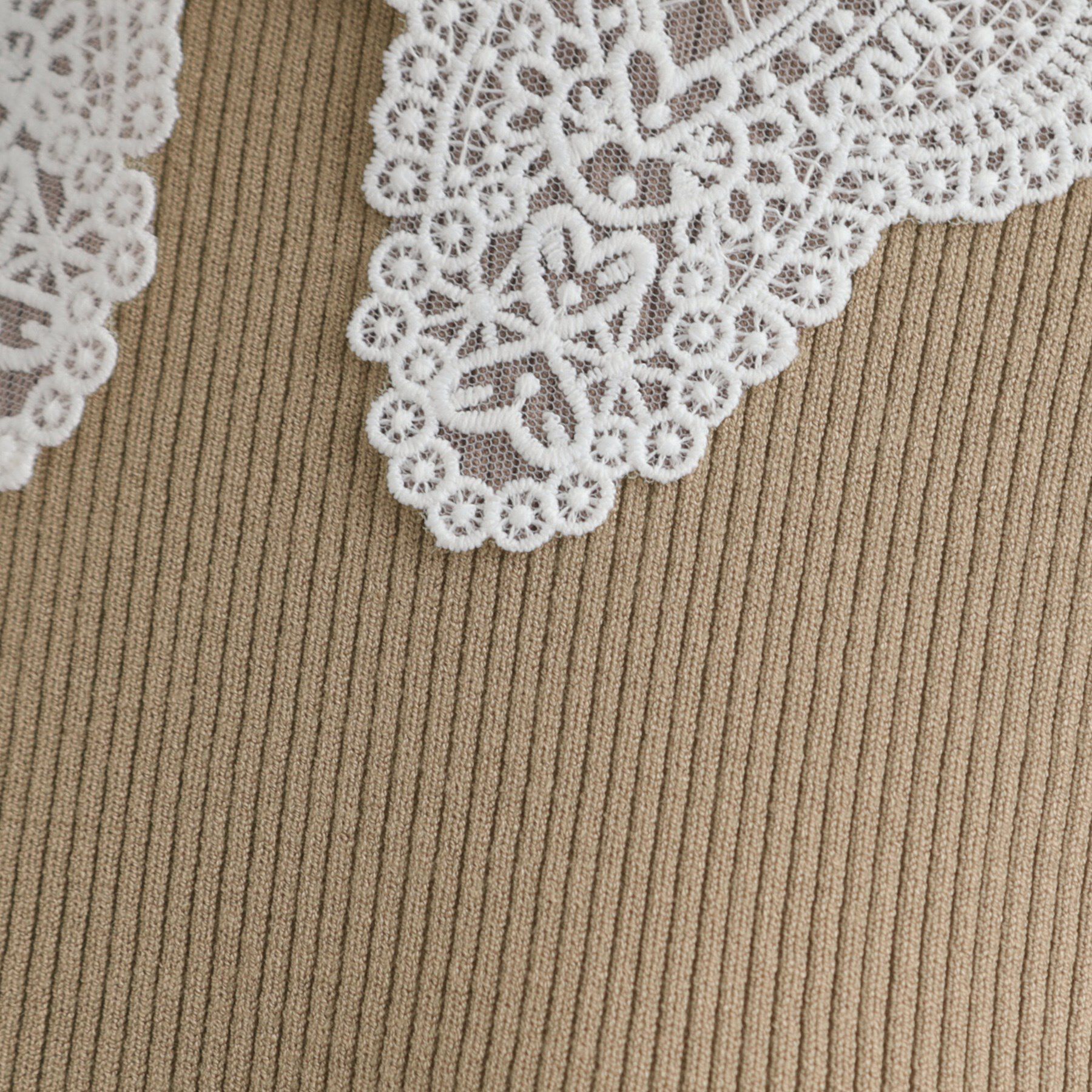 Couture broach「【着映え・フェミニン・通勤】レース衿カフス付きリブニット」|ニット・セーター|