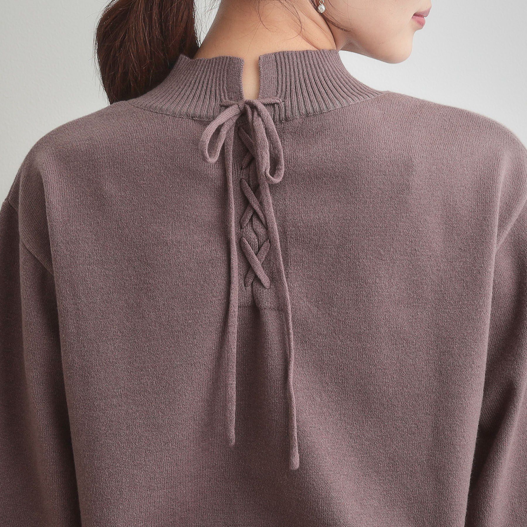 Couture broach「【後ろ姿も着映える・通勤】バックレースアップ微起毛ニット」|ニット・セーター|