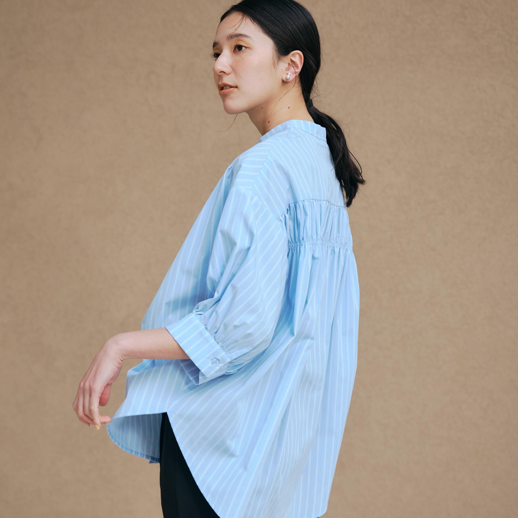 THE SHOP TK「【体型カバー】6分袖バックシャーリングシャツ/洗える」|シャツ・ブラウス|