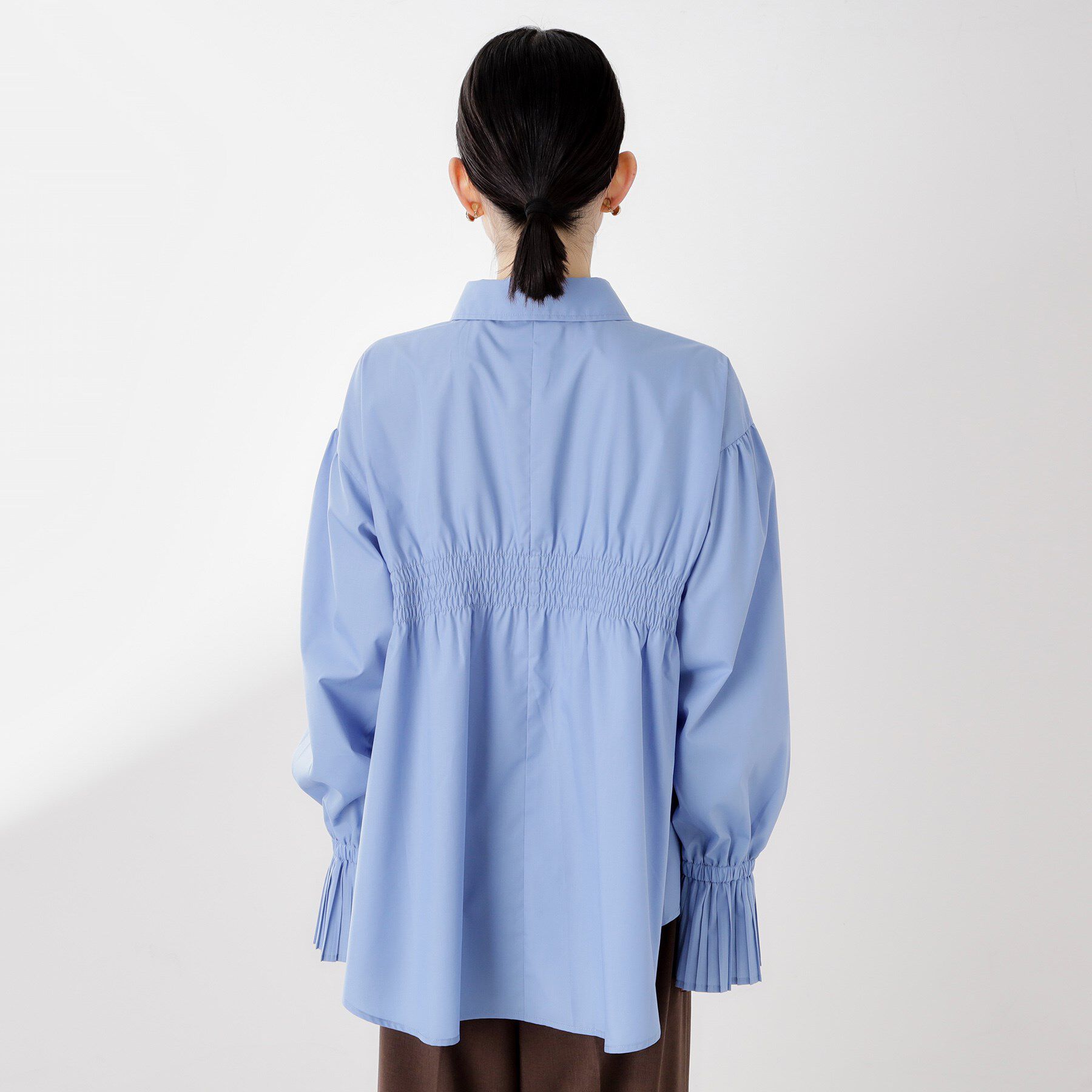 THE SHOP TK「袖プリーツ&バックシャーリングシャツ【体型カバー/洗える】」|シャツ・ブラウス|
