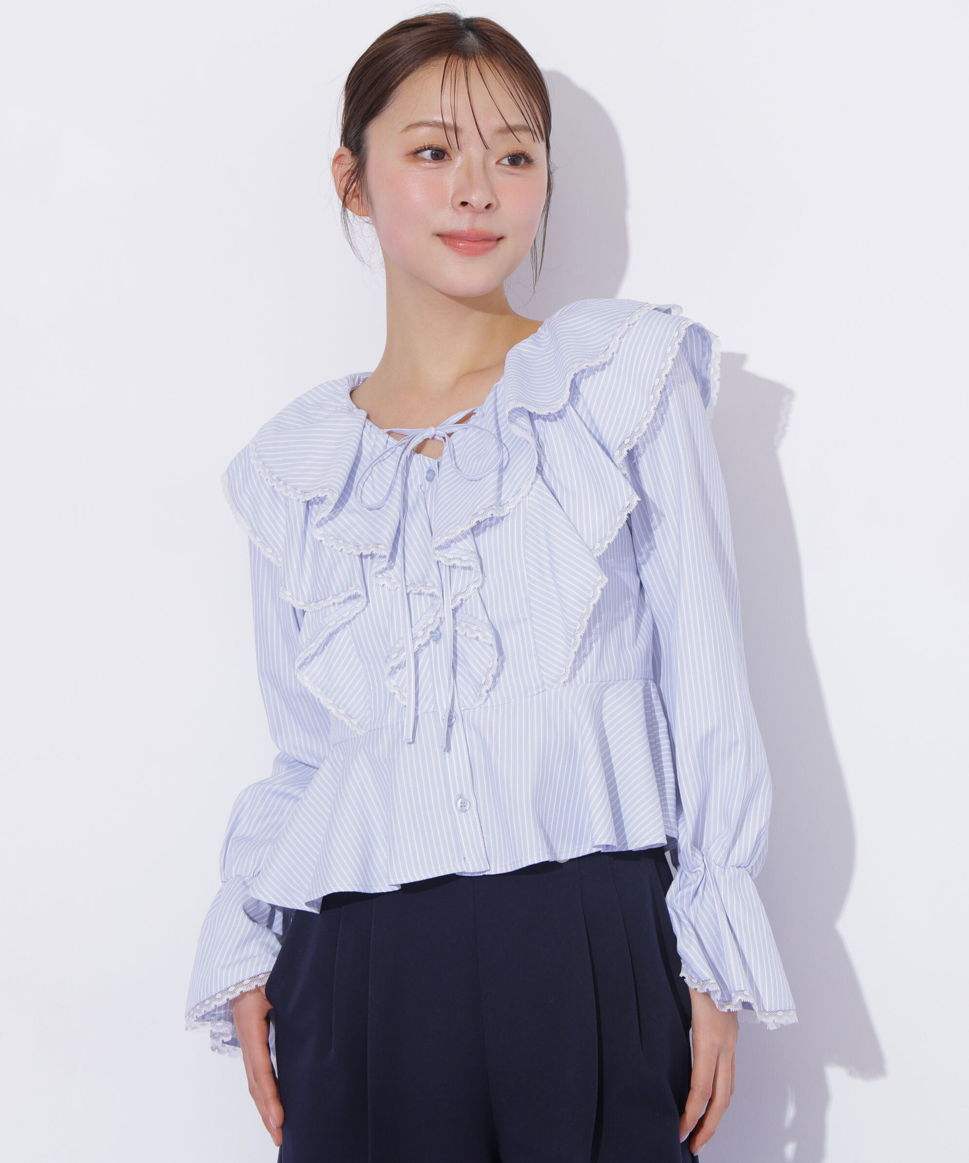  「レーストリムラッフルブラウス」|シャツ・ブラウス|ブルー1