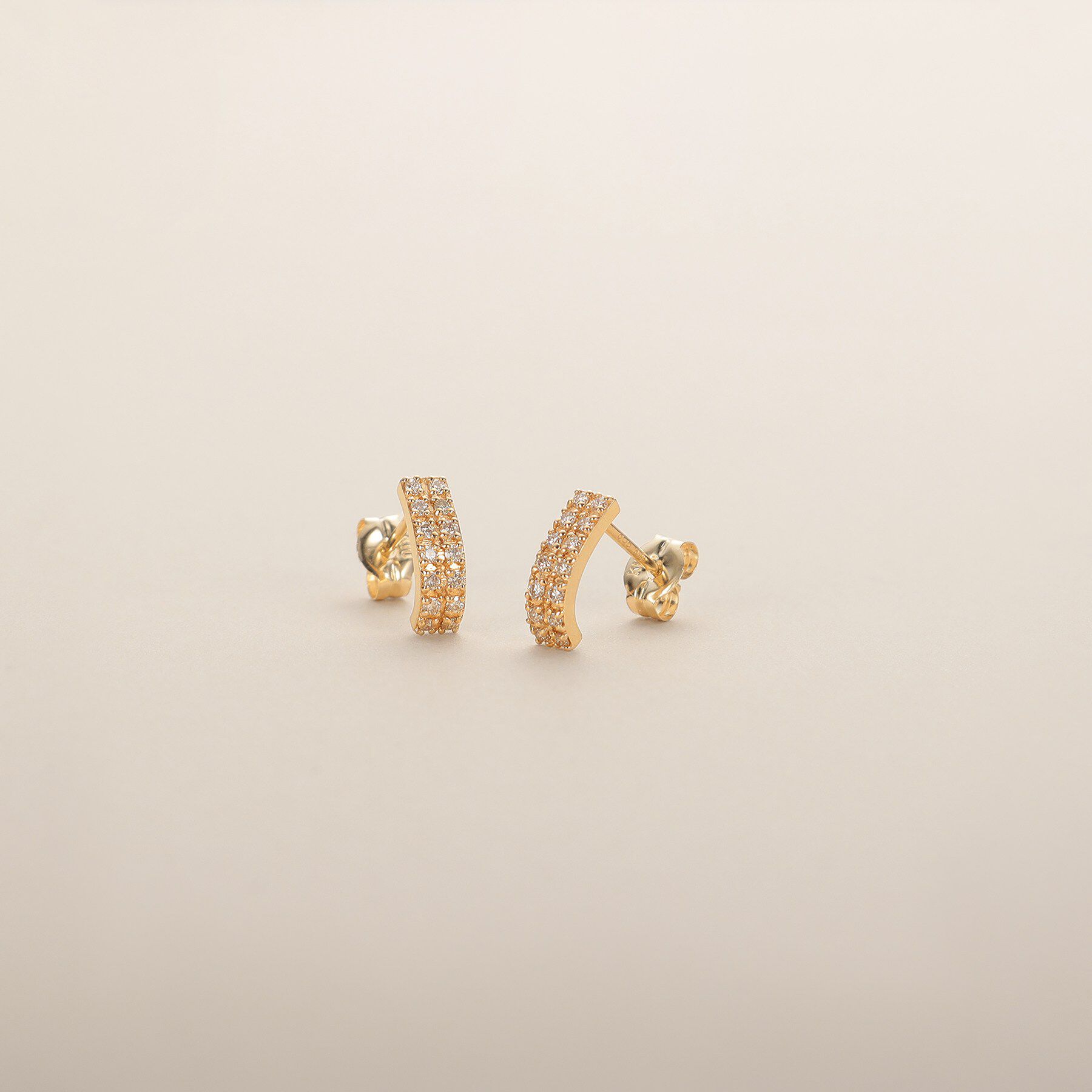 COCOSHNIK「K10ダイヤモンド カーブライン スタッドピアス太」|ピアス|イエローゴールド(1