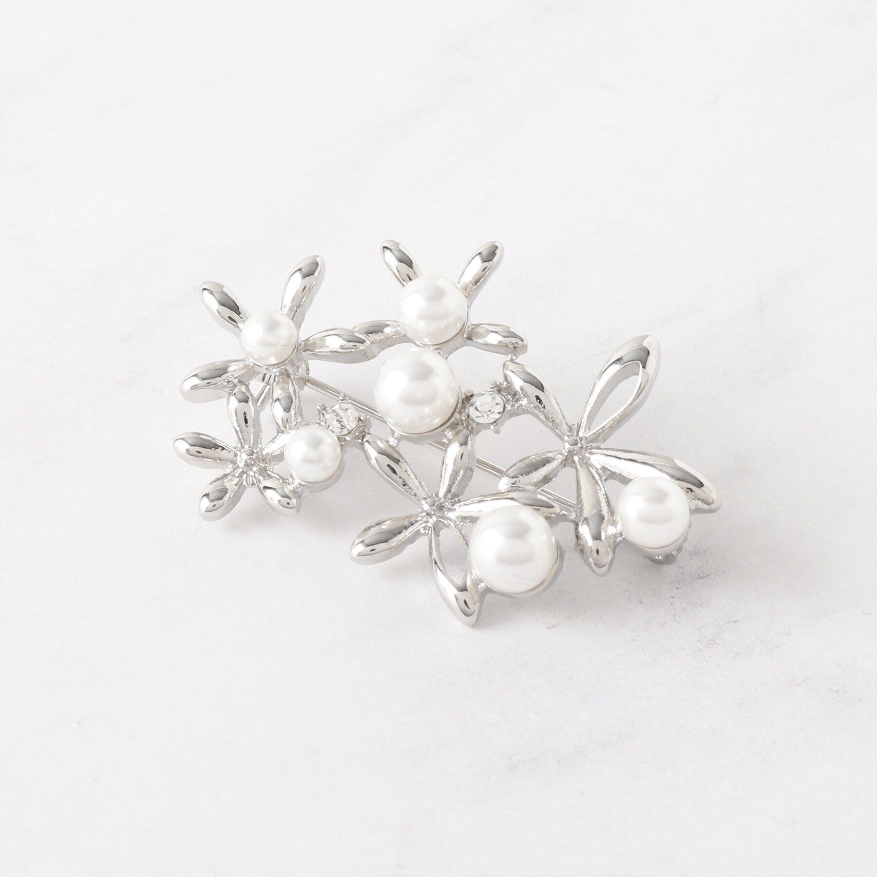SHOO･LA･RUE「【セレモニー】上品華やかな　4デザインアソートブローチ」|ブローチ・コサージュ|シルバー(406)