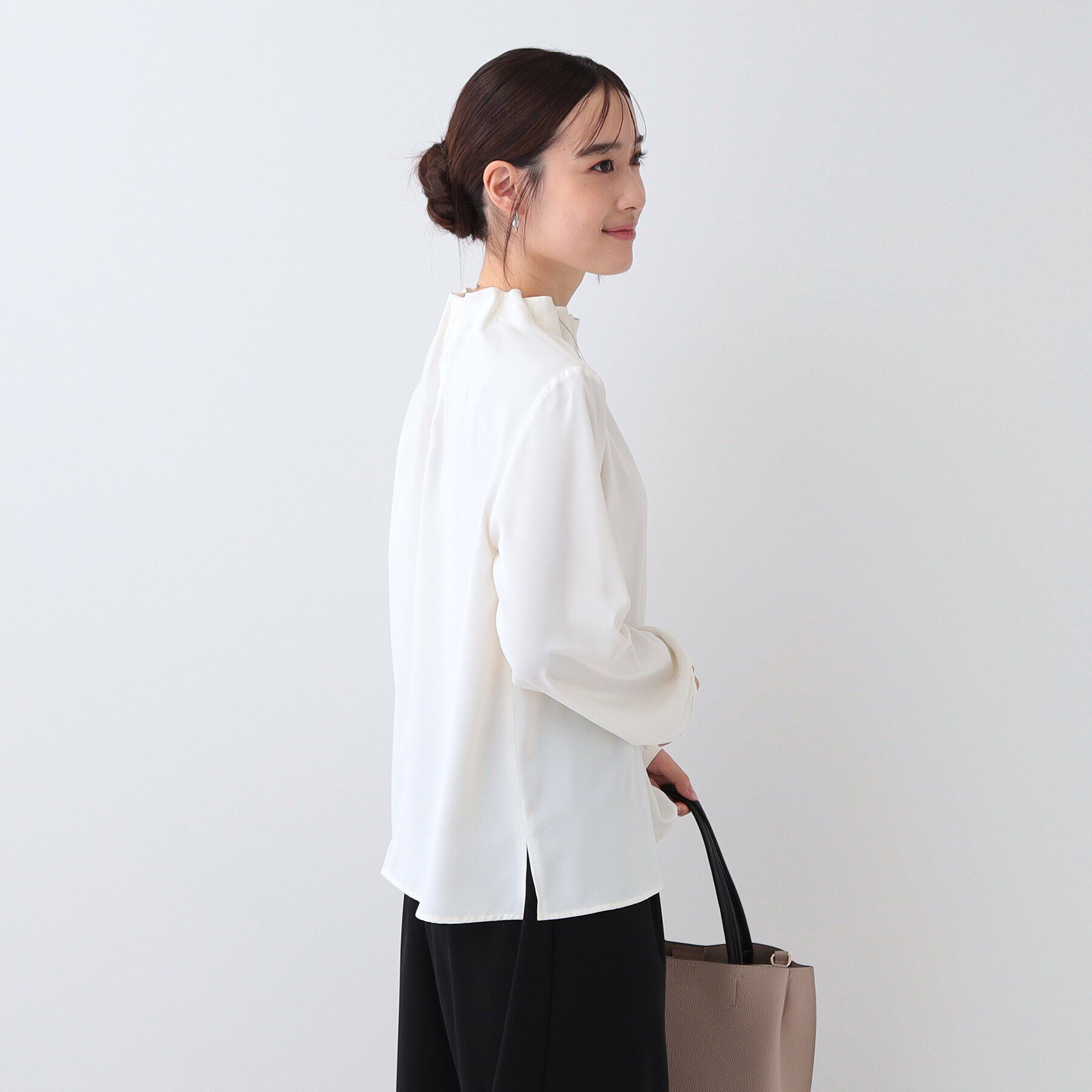 SHOO･LA･RUE「【S-3L/洗える/セレモニー】さらり軽やか フリルスタンドカラーブラウス」|シャツ・ブラウス|