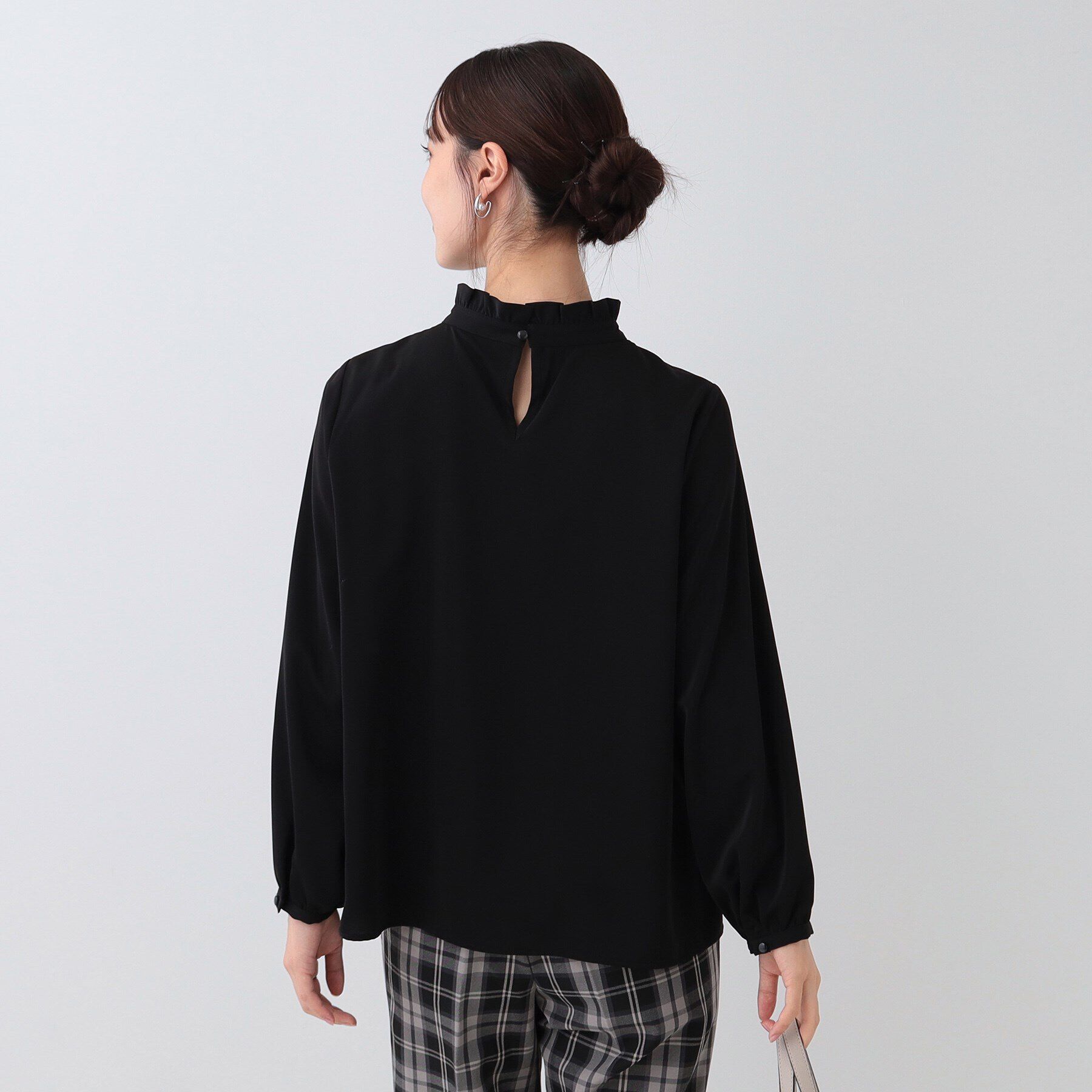 SHOO･LA･RUE「【S-3L/洗える/セレモニー】さらり軽やか スタンドカラー フリルブラウス」|シャツ・ブラウス|