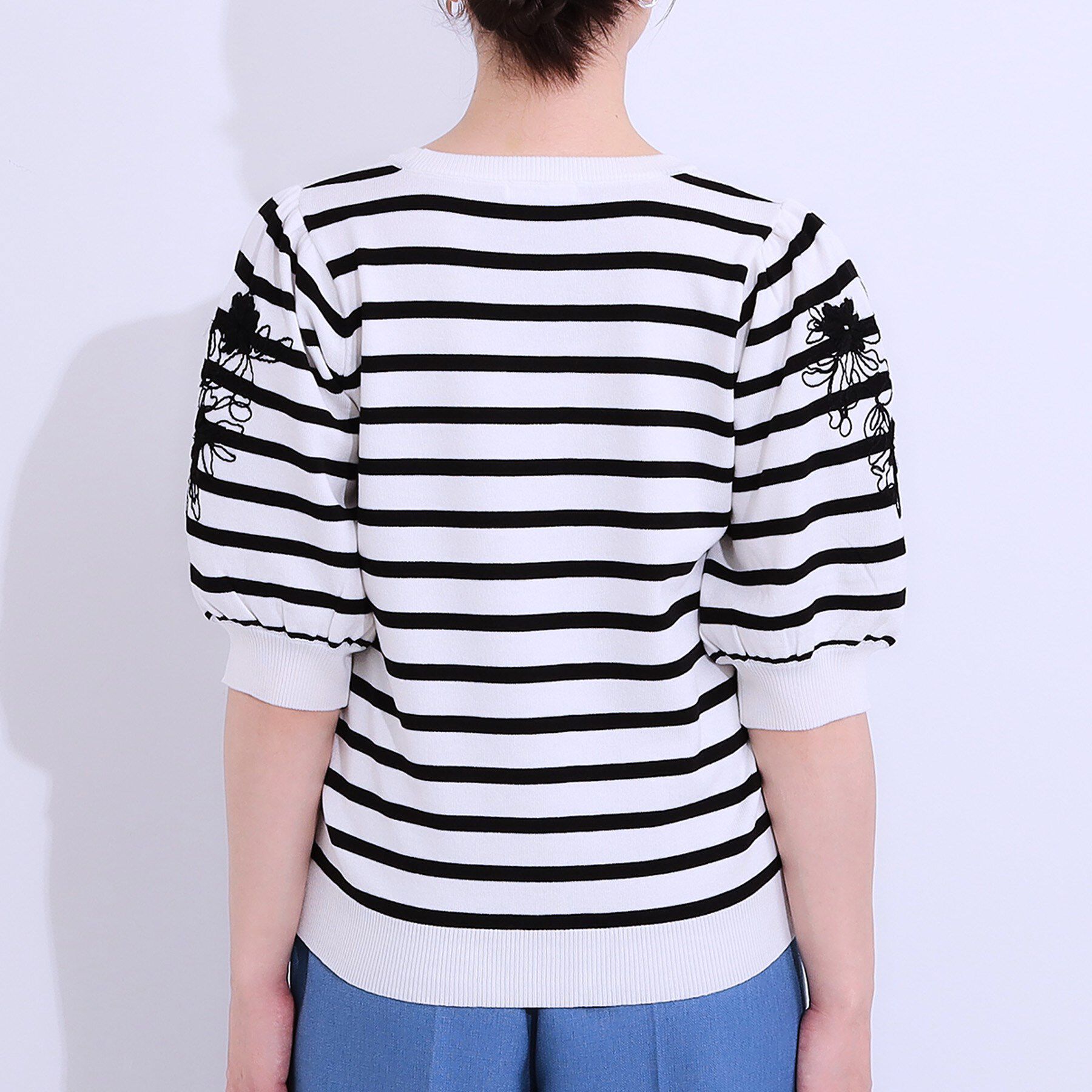 SHOO･LA･RUE「【S-LL】お袖刺繍がアクセント ラウンドネックニット」|ニット・セーター|