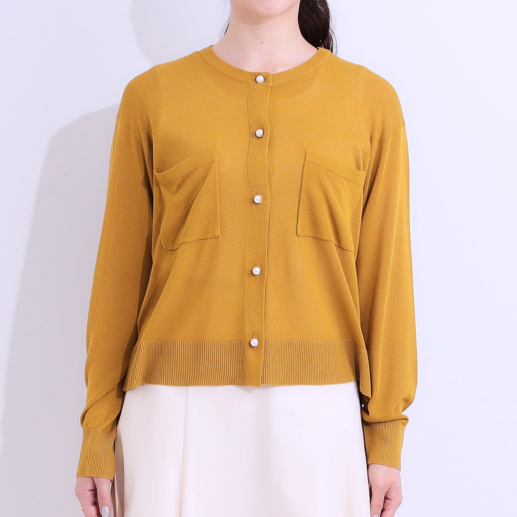 SHOO･LA･RUE「【洗える/ひんやり】パール調ボタンが目を惹く シアーニットカーディガン」|カーディガン|