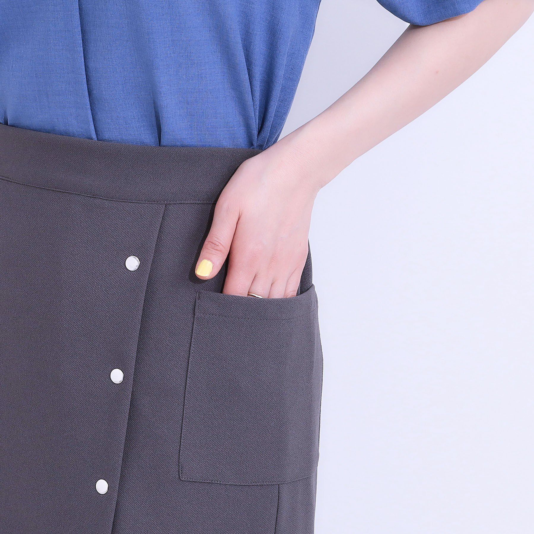 SHOO･LA･RUE「【S-LL】カジュアルにもきれいめにも ドット釦カーゴナロースカート」|スカート|