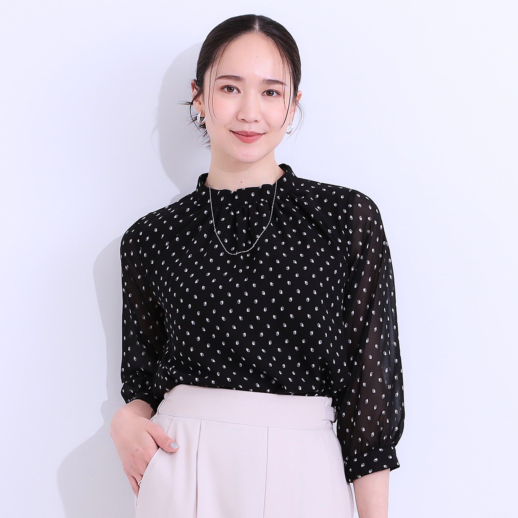 SHOO･LA･RUE「【S-LL】首元ギャザーが大人上品な シフォンブラウス」|シャツ・ブラウス|