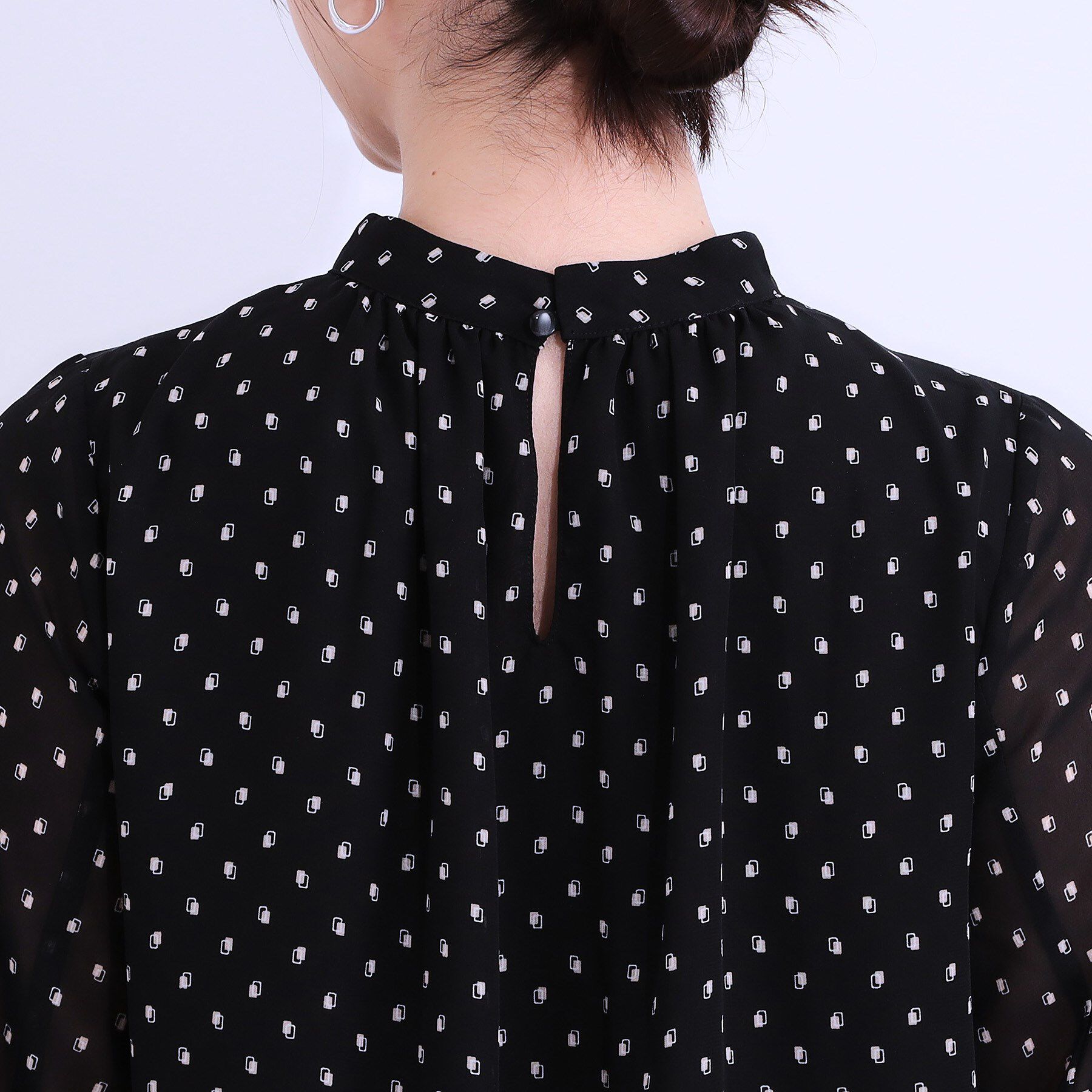 SHOO･LA･RUE「【S-LL】首元ギャザーが大人上品な シフォンブラウス」|シャツ・ブラウス|