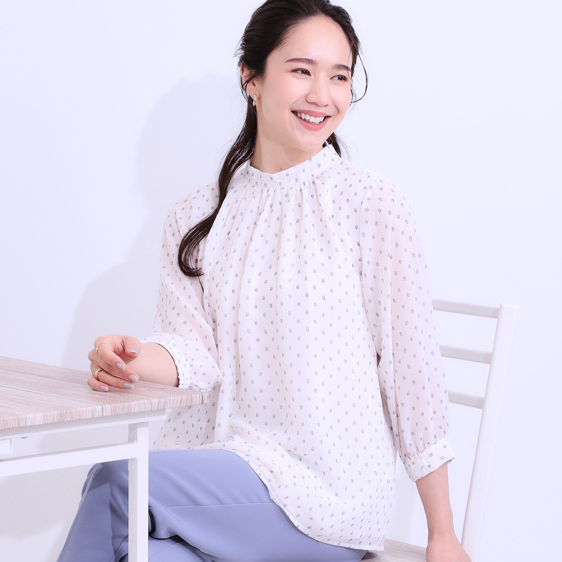 SHOO･LA･RUE「【S-LL】首元ギャザーが大人上品な シフォンブラウス」|シャツ・ブラウス|オフホワイト(103