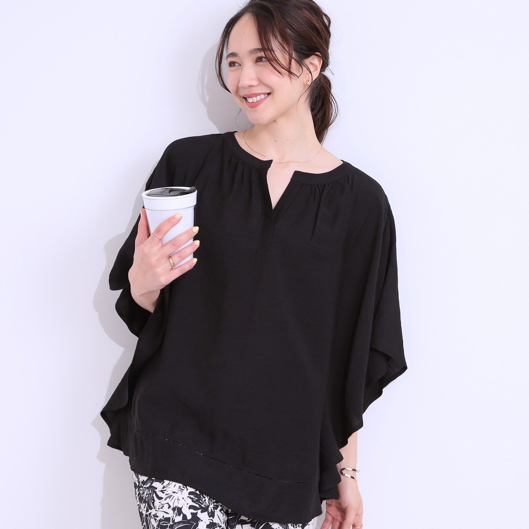 SHOO･LA･RUE「【洗える/ひんやり】涼しく体型カバー お袖フレア ドレープブラウス」|シャツ・ブラウス|ブラック(019)