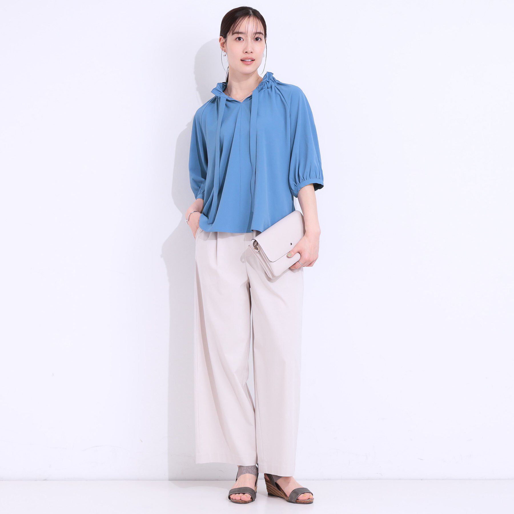 SHOO･LA･RUE「【洗える/ひんやり/S-LL】フェミニンもクールも フリルリボン5分袖ブラウス」|シャツ・ブラウス|