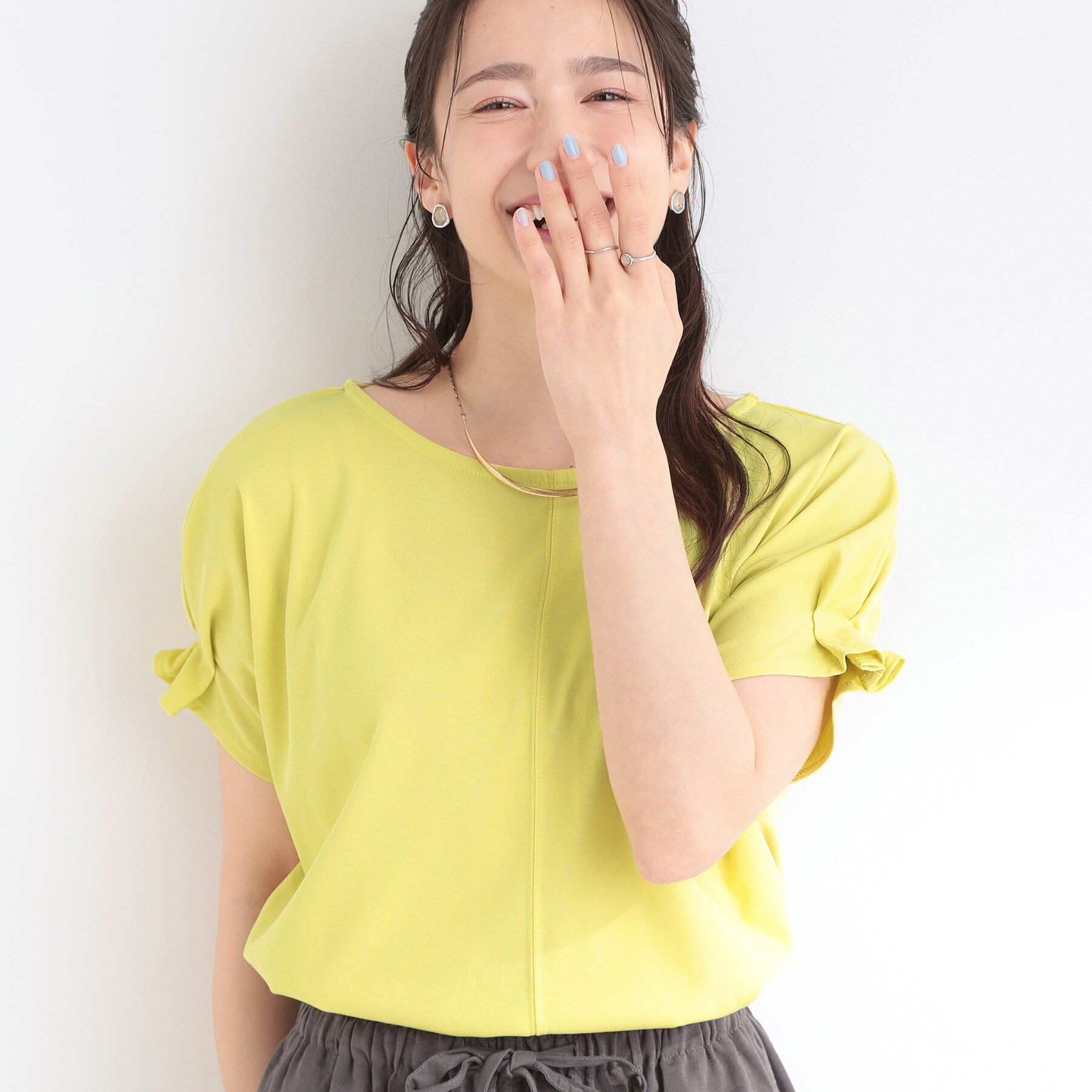 SHOO･LA･RUE「【S-LL/UV/プチプラ】お袖タックで好印象 デザインTシャツ」|Tシャツ・カットソー|イエロー(032)