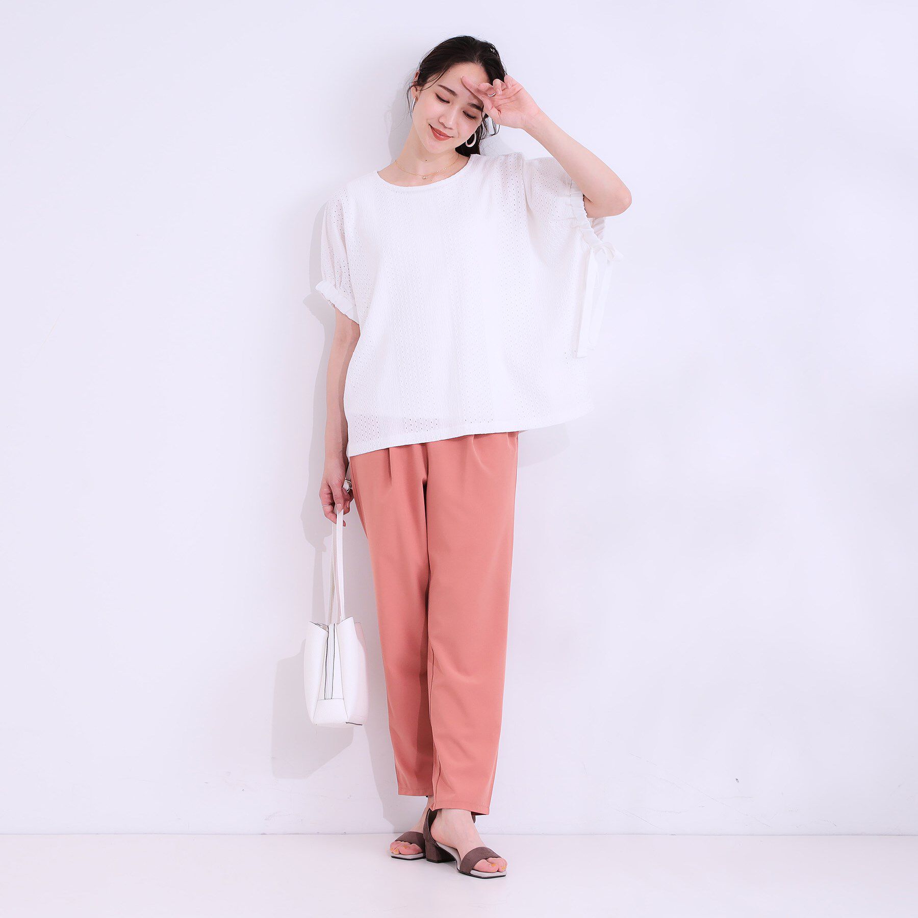 SHOO･LA･RUE「【S-LL/二の腕カバー】お袖ギャザーリボン アイレット刺繍トップス」|シャツ・ブラウス|