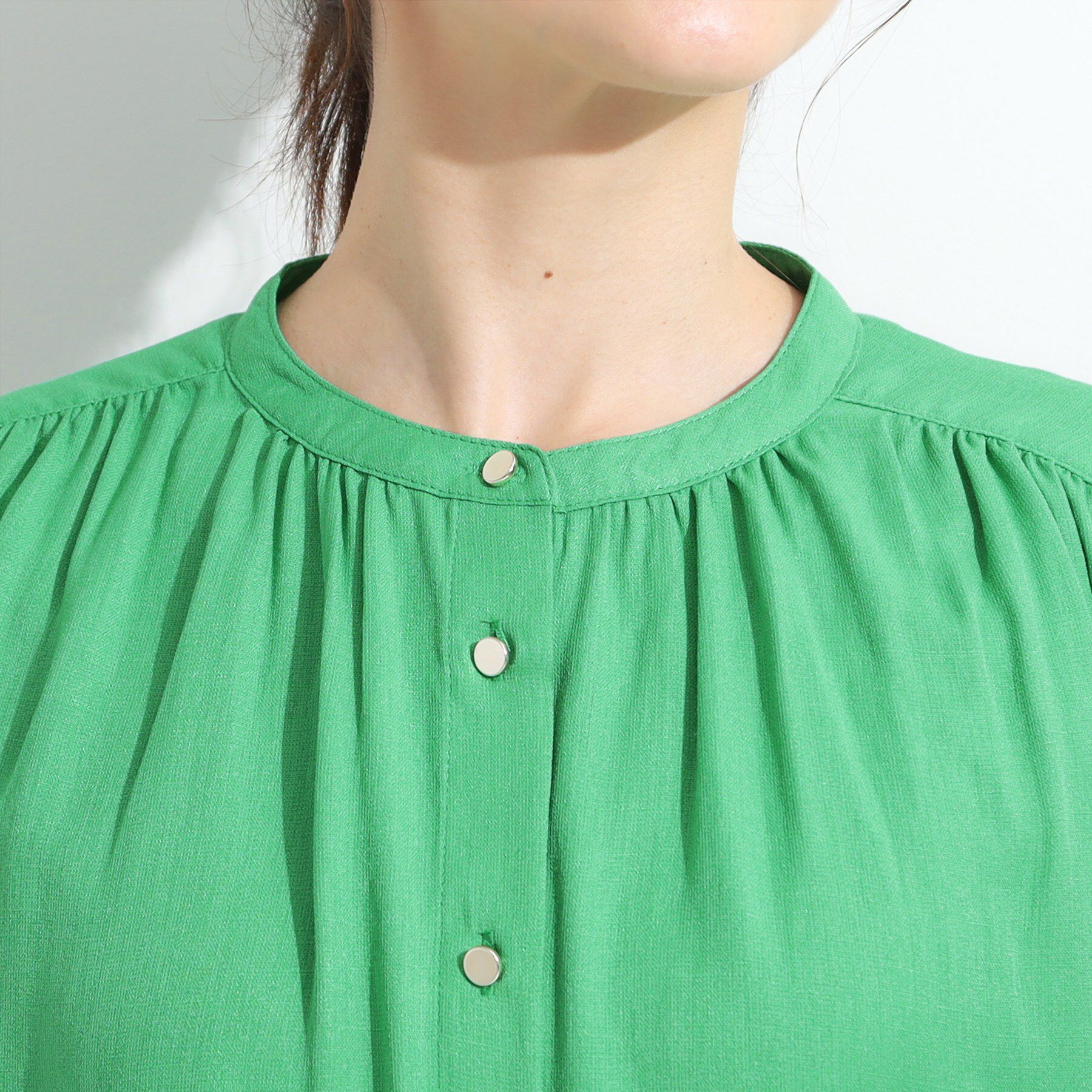 SHOO･LA･RUE「【S-LL/洗濯後しわになりにくい】上品にきれい見え スラブギャザーブラウス」|シャツ・ブラウス|