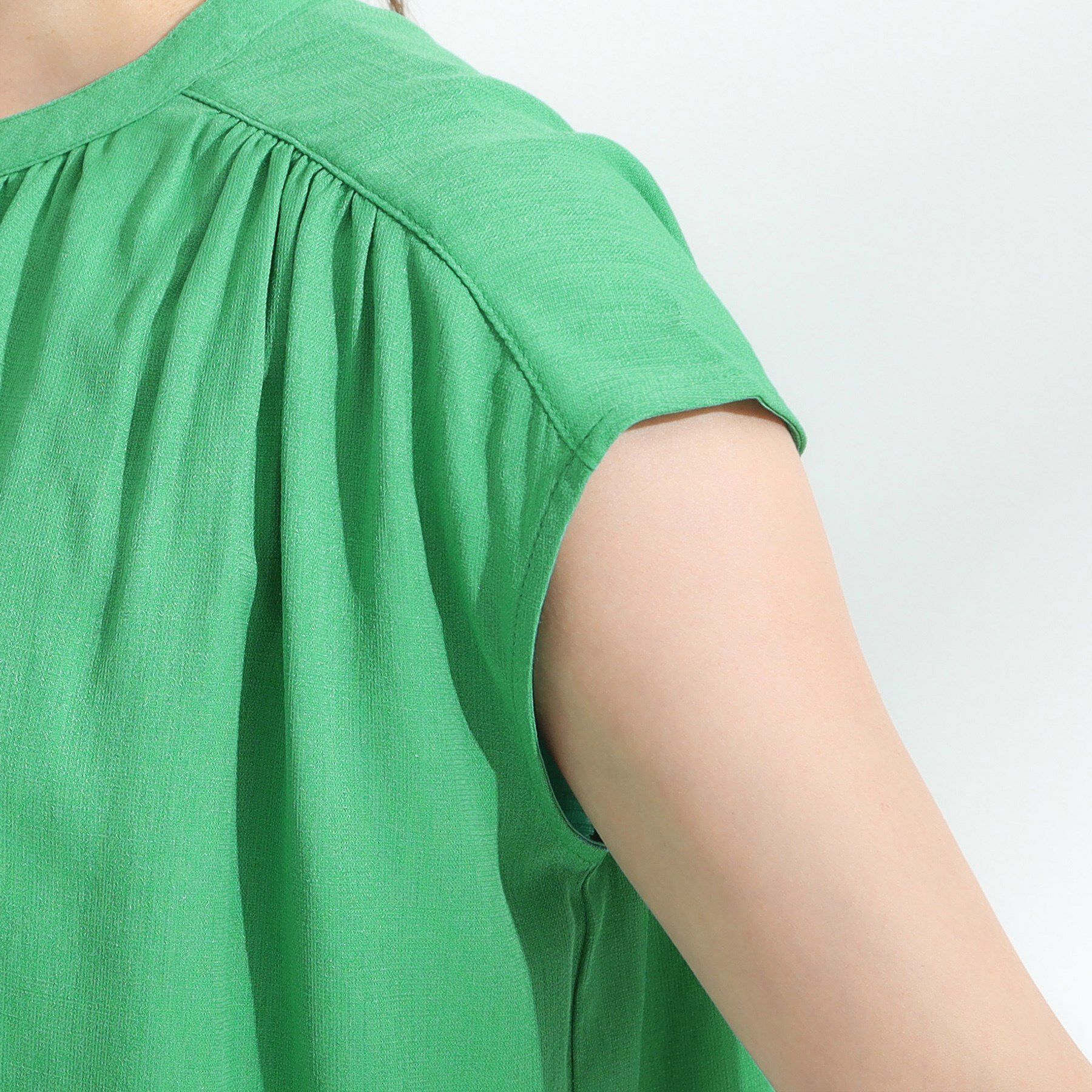 SHOO･LA･RUE「【S-LL/洗濯後しわになりにくい】上品にきれい見え スラブギャザーブラウス」|シャツ・ブラウス|