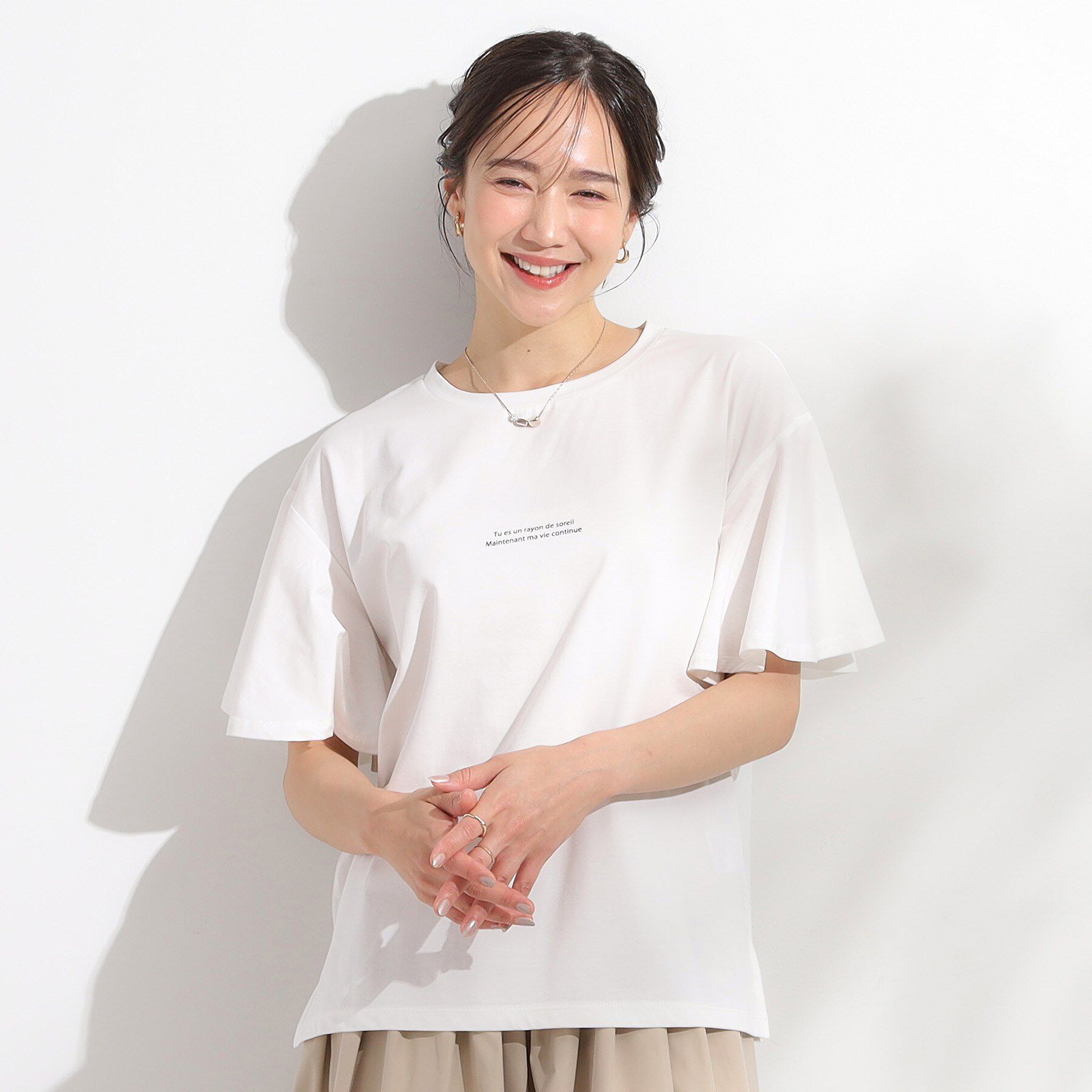 SHOO･LA･RUE「【S-LL/ひんやり/二の腕カバー】華やかさをプラスする お袖フリルTシャツ」|Tシャツ・カットソー|