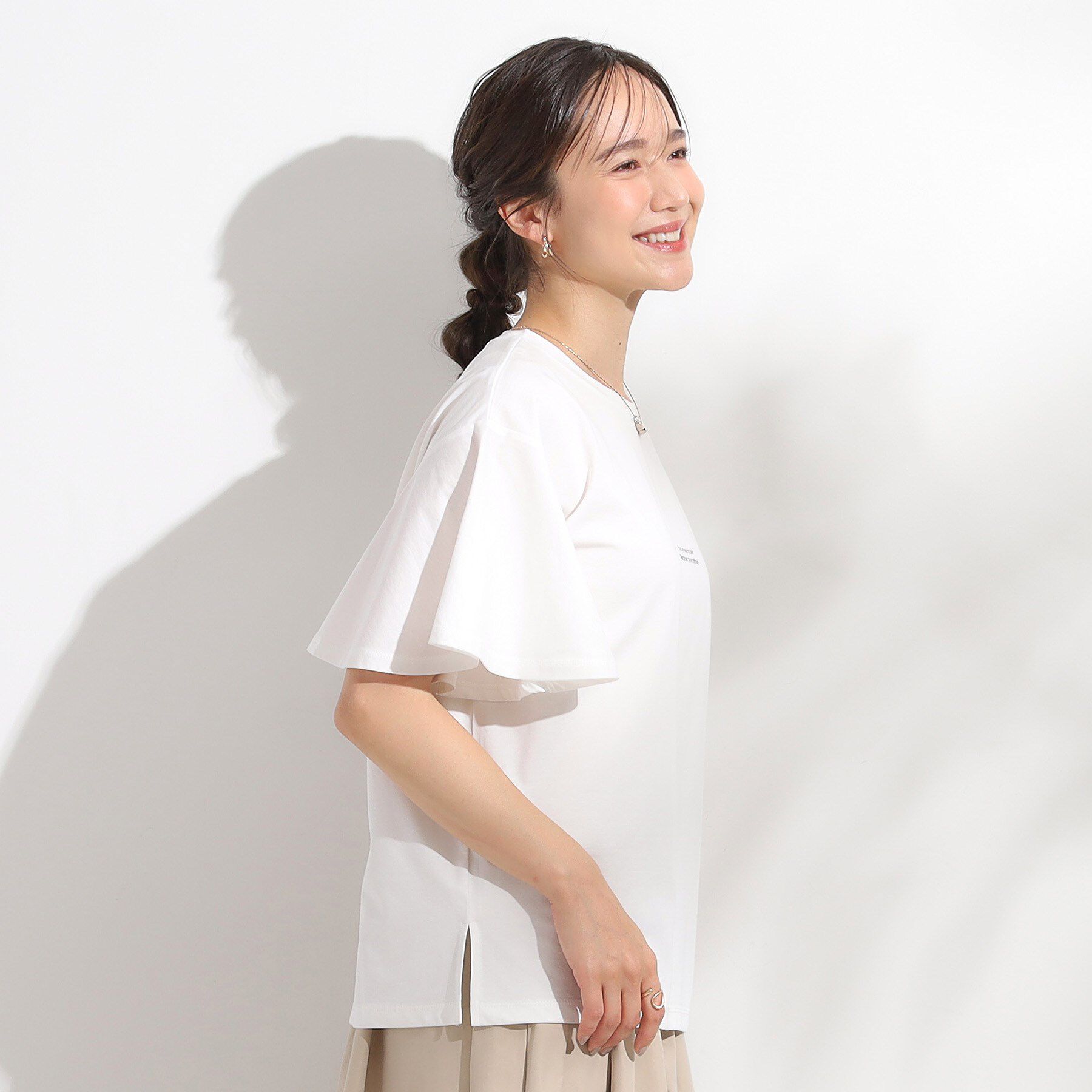 SHOO･LA･RUE「【S-LL/ひんやり/二の腕カバー】華やかさをプラスする お袖フリルTシャツ」|Tシャツ・カットソー|