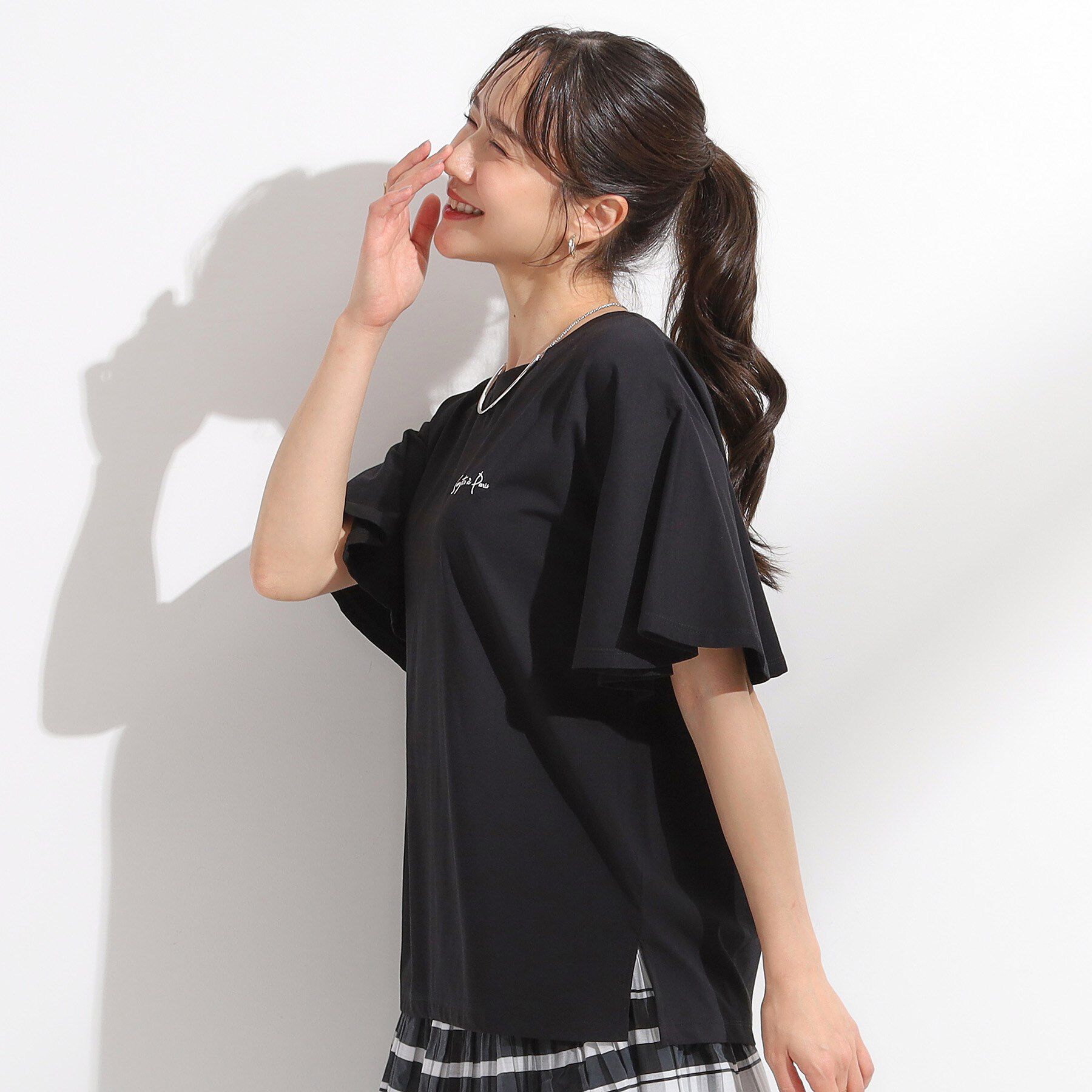 SHOO･LA･RUE「【S-LL/ひんやり/二の腕カバー】華やかさをプラスする お袖フリルTシャツ」|Tシャツ・カットソー|