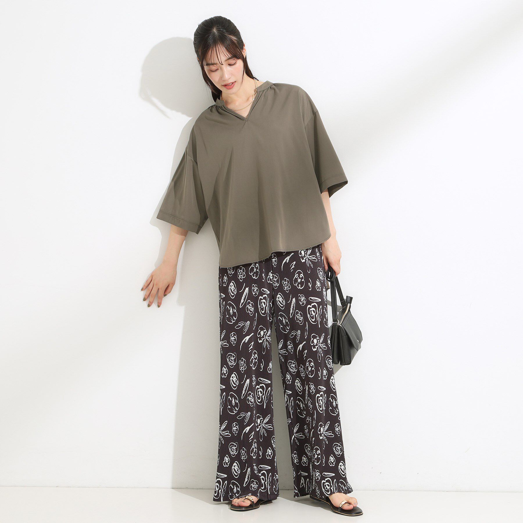 SHOO･LA･RUE「【S-LL/洗濯後しわになりにくい】バックギャザーがアクセント スッキパーブラウス」|シャツ・ブラウス|