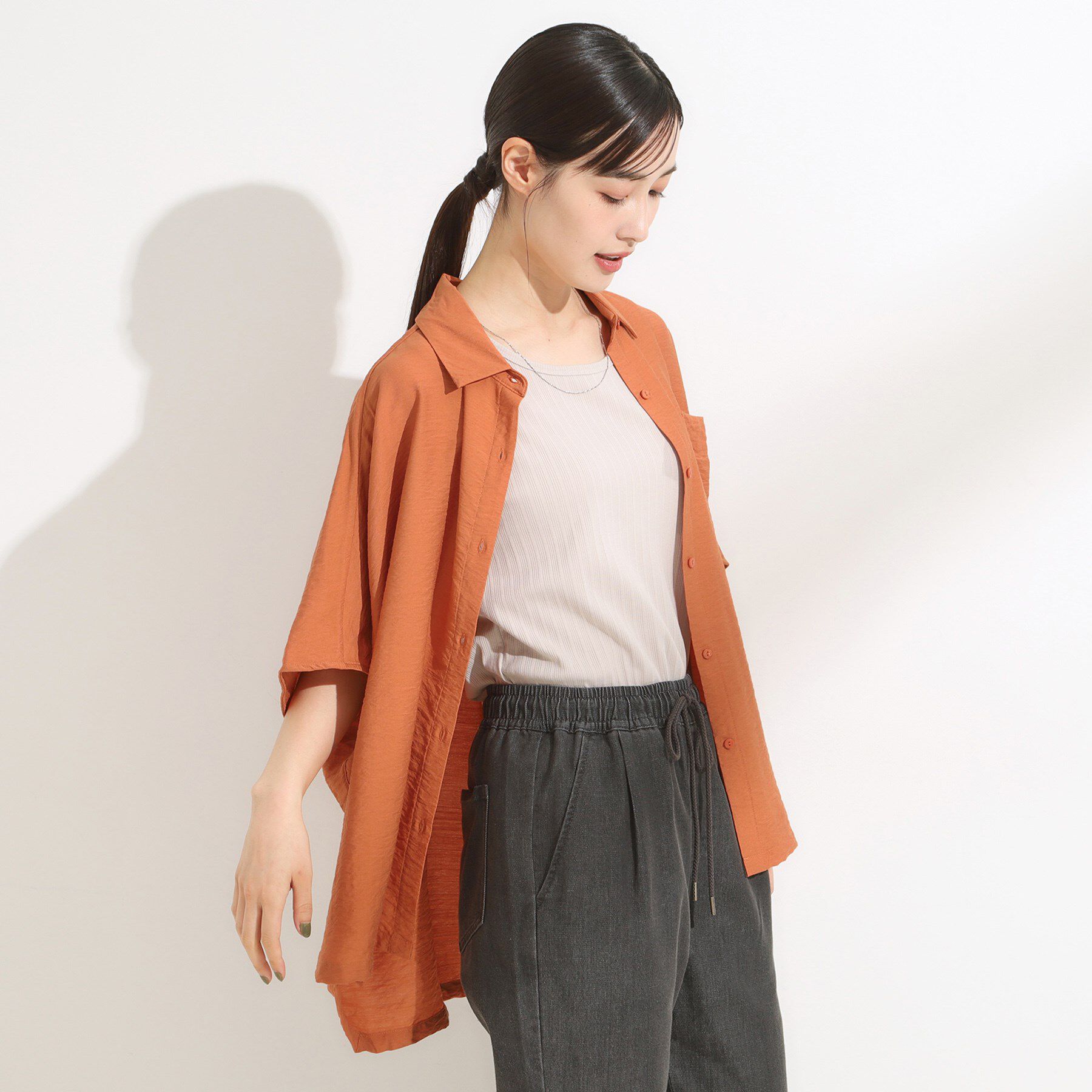 SHOO･LA･RUE「【洗える/S-LL/5分袖】1枚でも羽織としても。さらさらドレープシャツ」|シャツ・ブラウス|