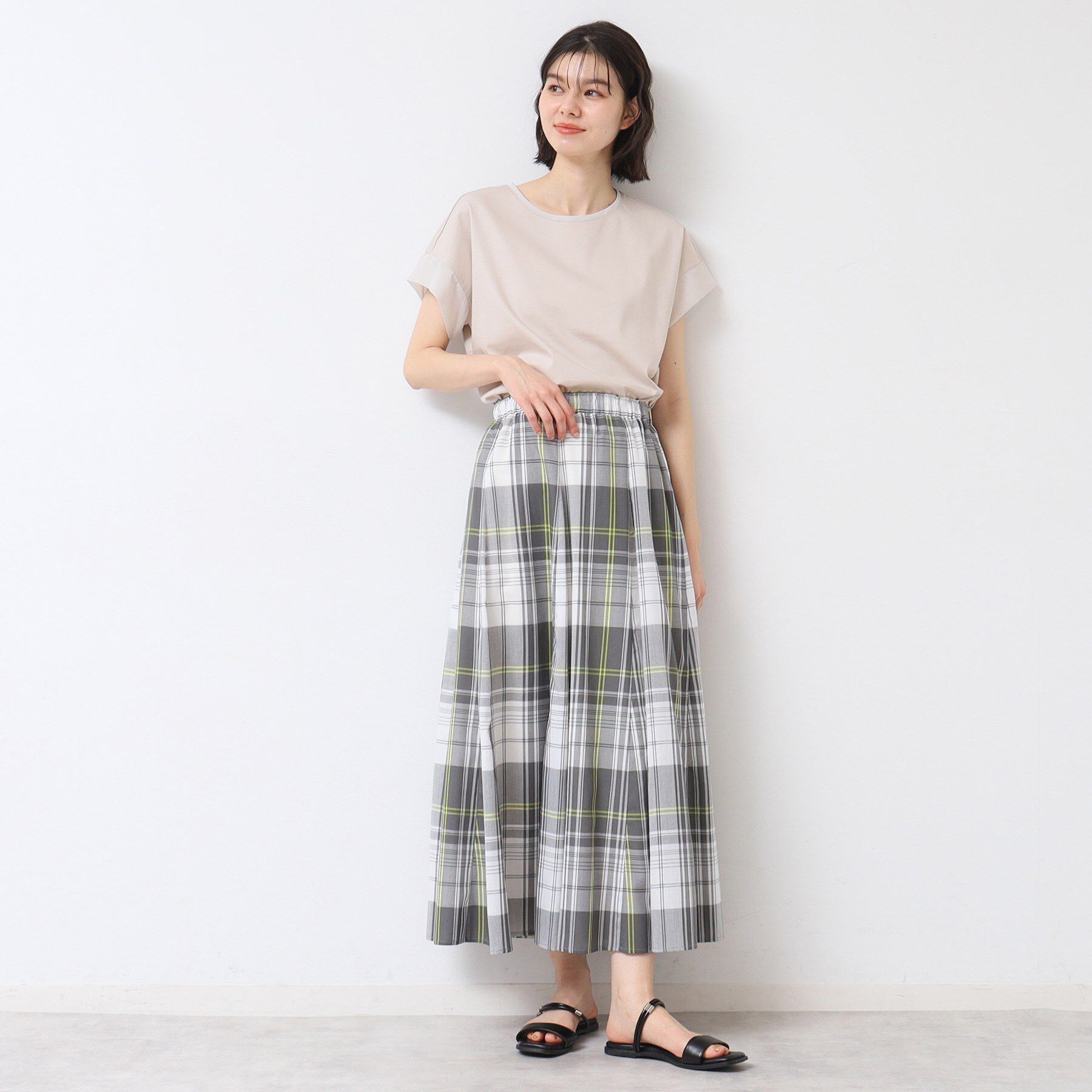 Dessin「【シリーズ累計8万枚！選べる5サイズ/6色展開/洗える】美光沢カットソー【オンにもオフにもちょうどい」|Tシャツ・カットソー|