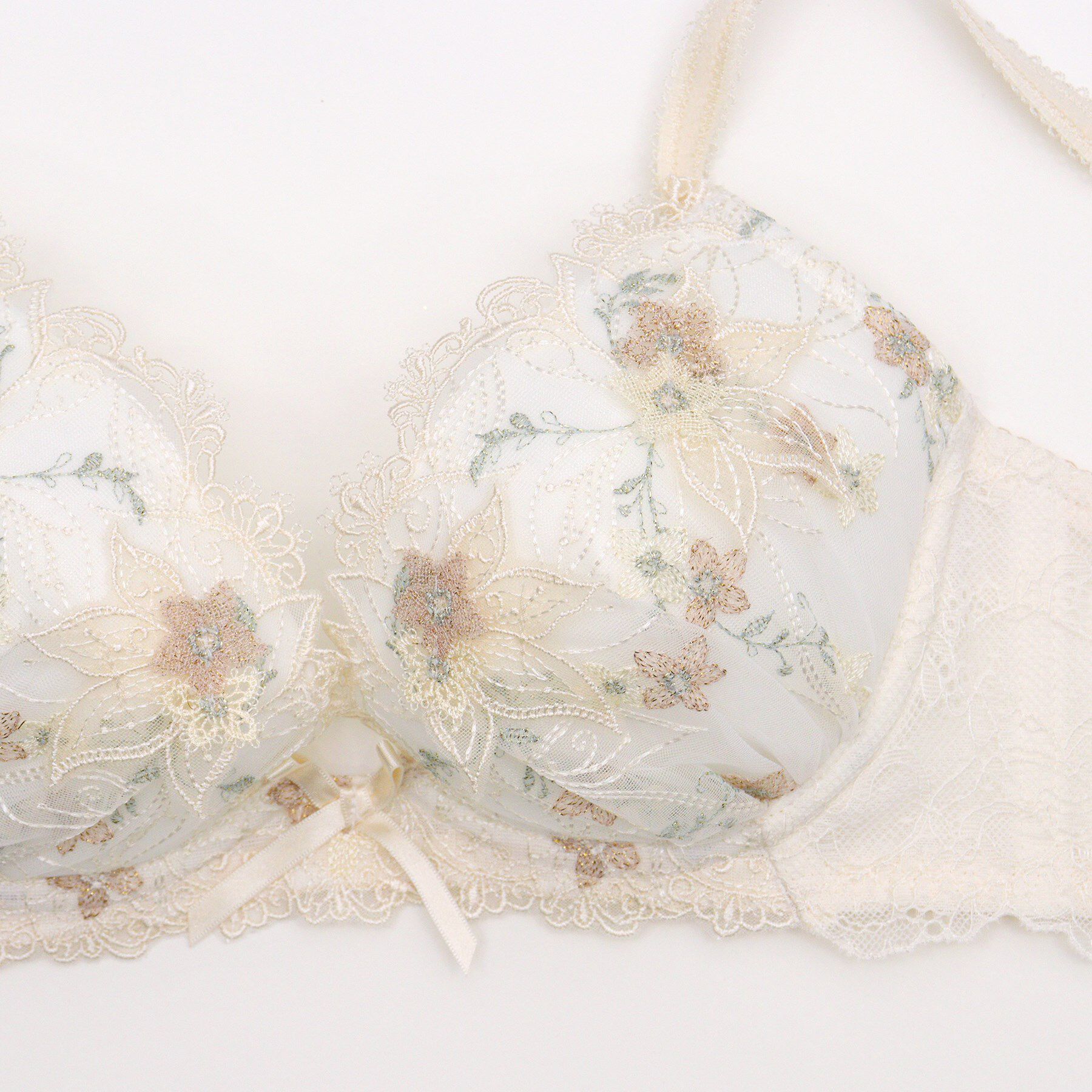 Risa Magli「セレスティナ ブラジャー (B-C) ＜V Make Type＞」|インナー|