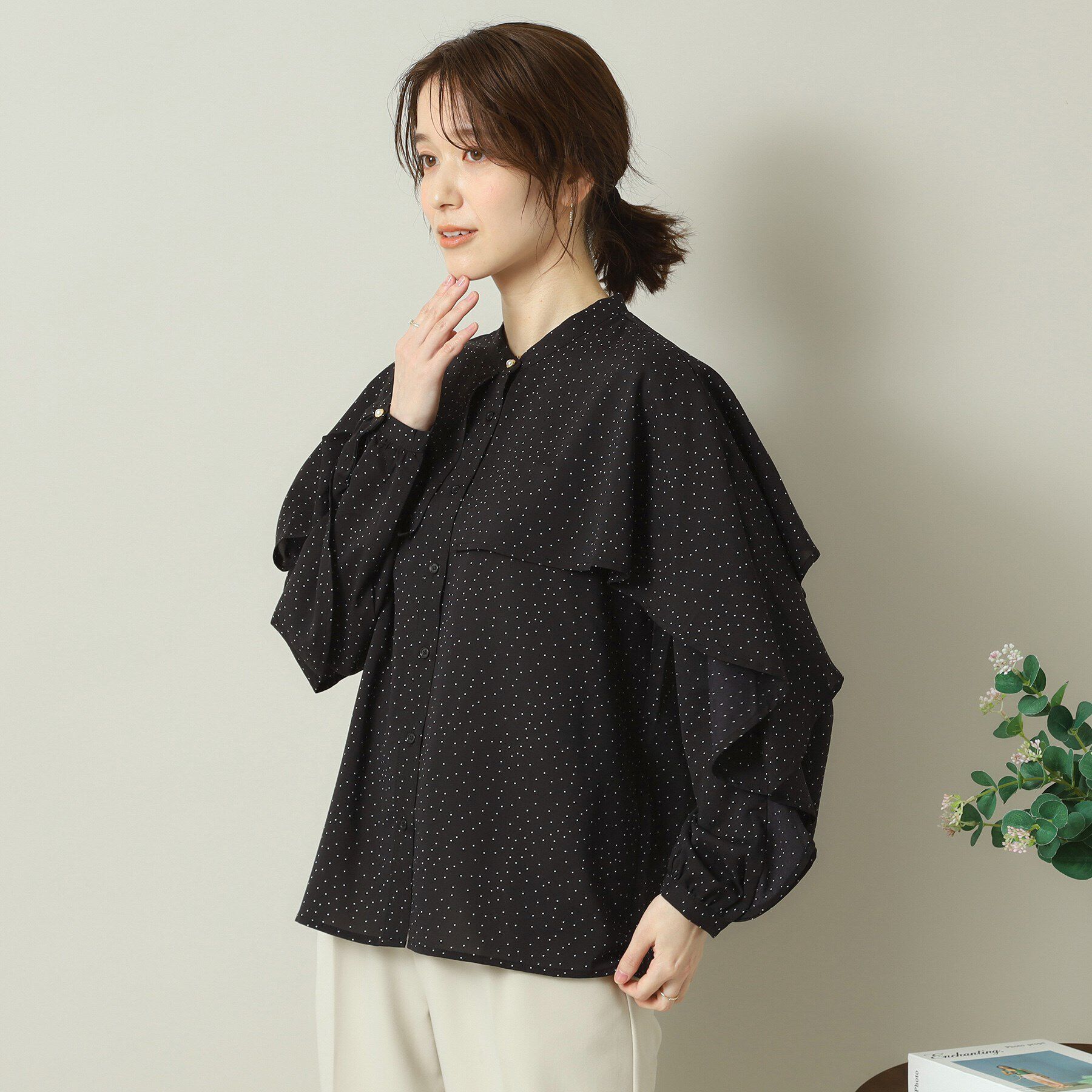 ITS&rsquo;DEMO「【手洗い可】ケープフリルドットブラウス」|シャツ・ブラウス|