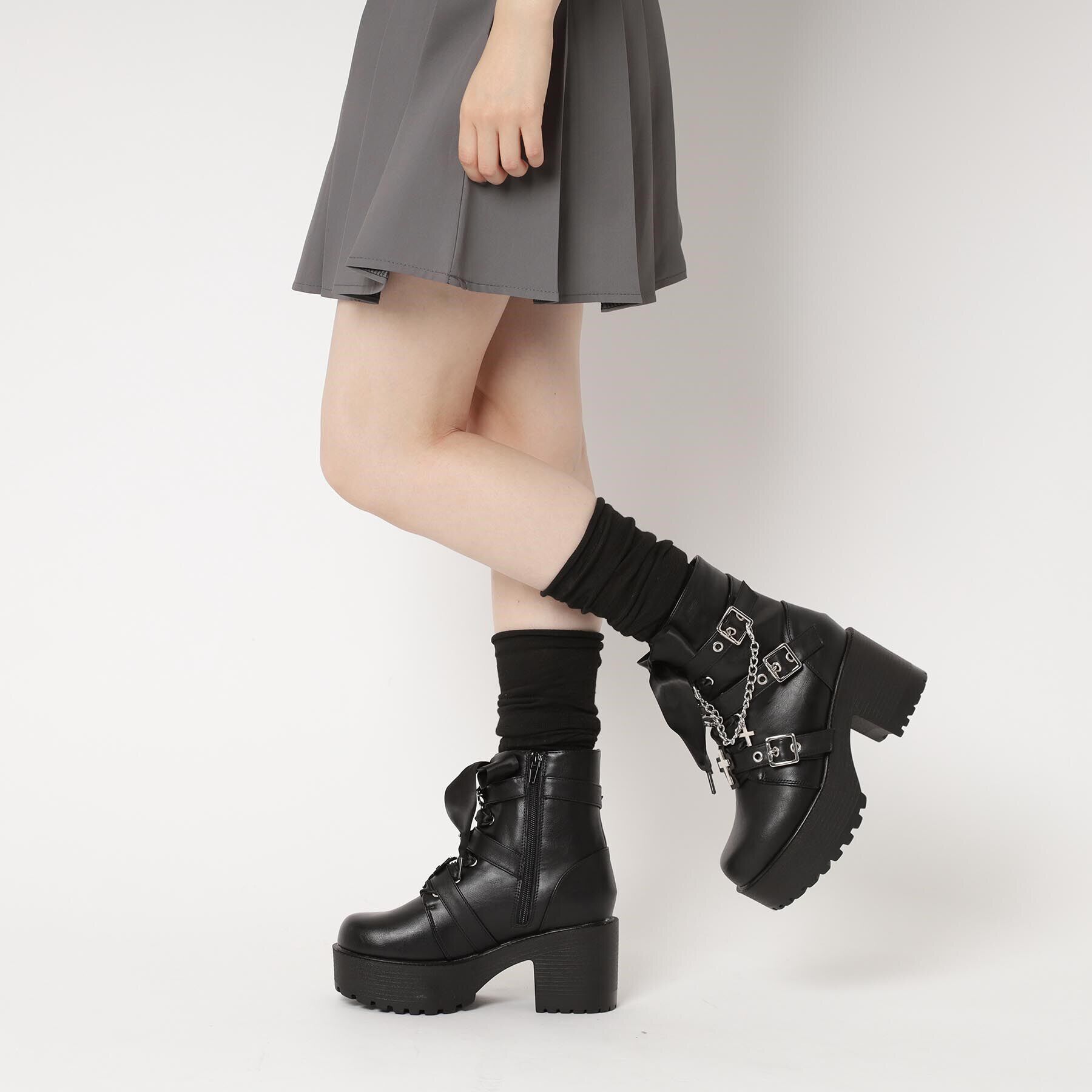 csT&P「厚底&times;コウモリ&times;十字架スニーカー」|ショートブーツ|