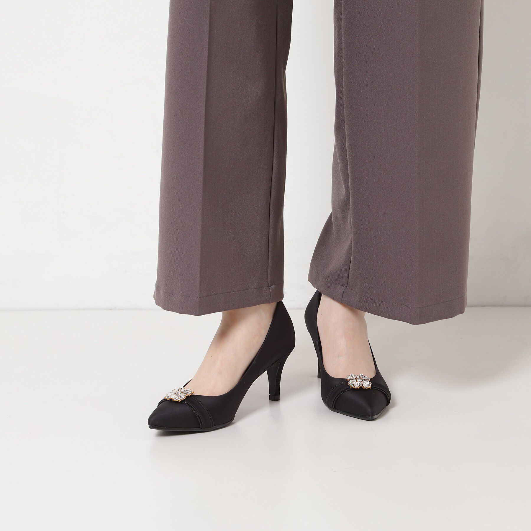 ESPERANZA「【12時間パンプス】約7．5cm／ビジューベルト パーティ-結婚式に最適」|パンプス|