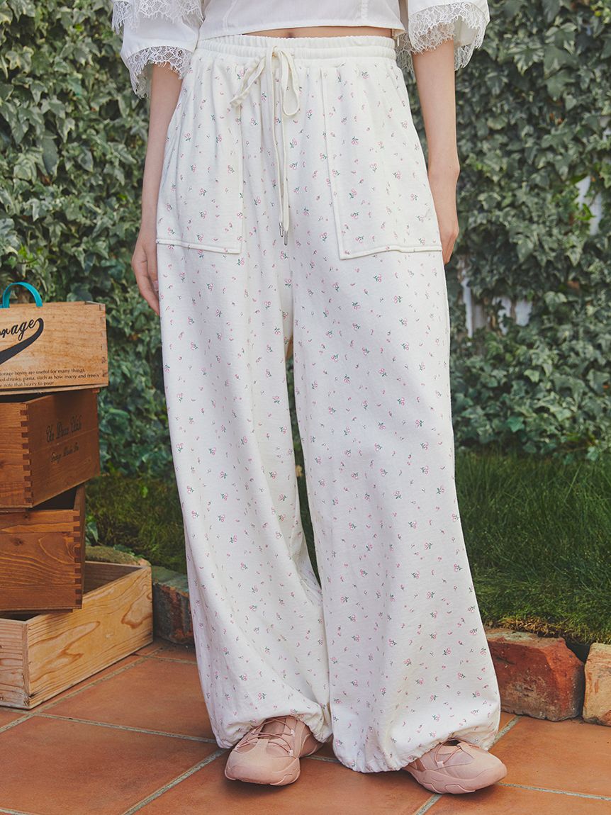 FURFUR「【限定カラー】ミニフラワープリントスウェットパンツ」|チノ|