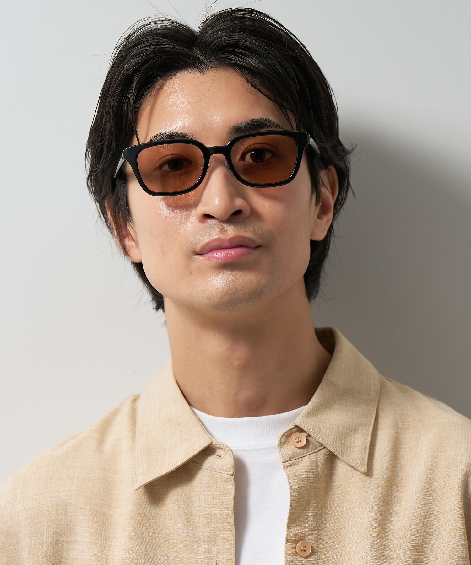  「スクエア型 調光サングラス｜紫外線対策｜レンズの色が変わるサングラス｜Zoff | UNITED ARROWS Wellness」|サングラス|