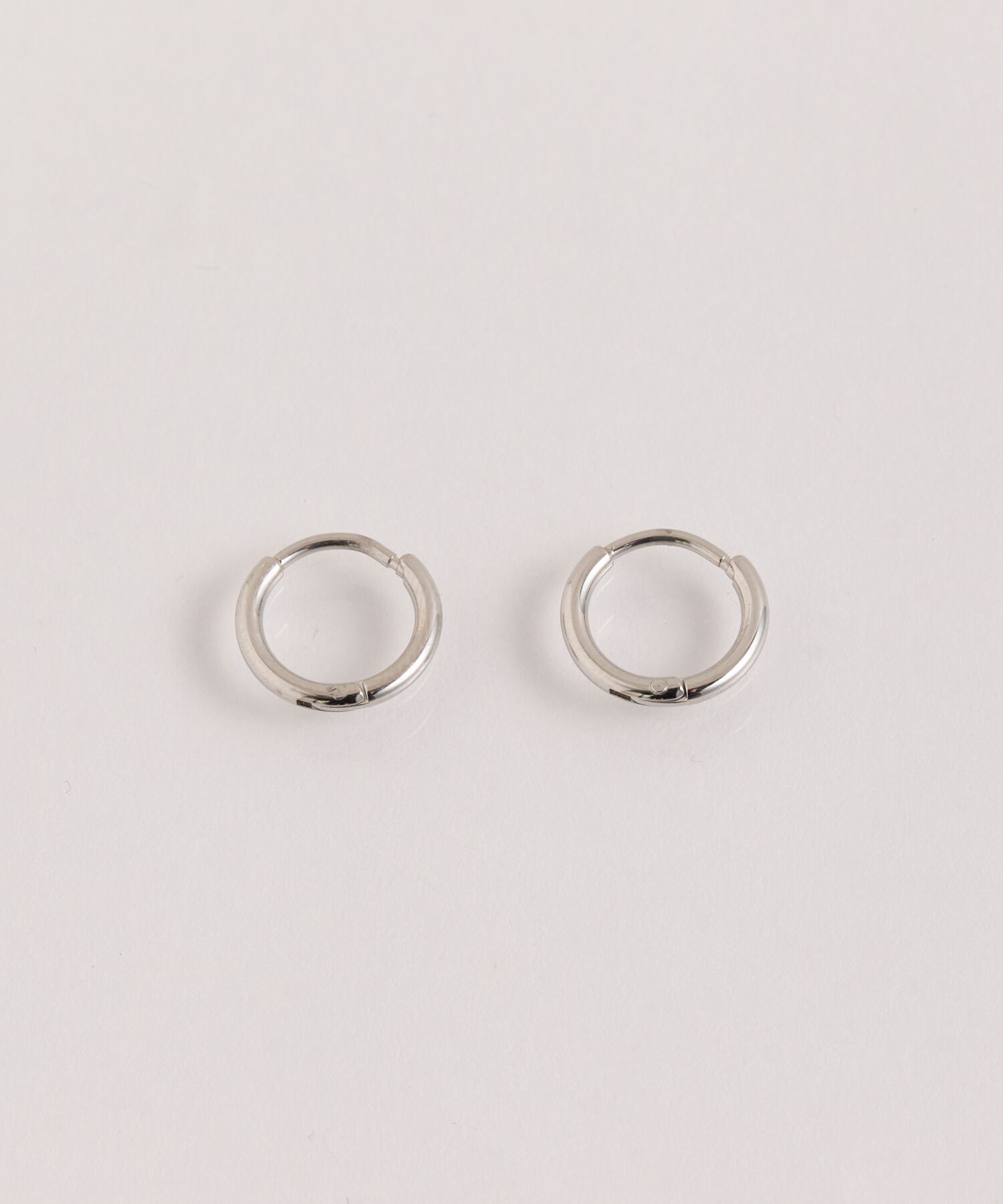 Phoebe「【シリーズ累計販売10000点突破！】金属アレルギー対応 ミニフープピアス　シルバー/サージカルステンレス」|ピアス|