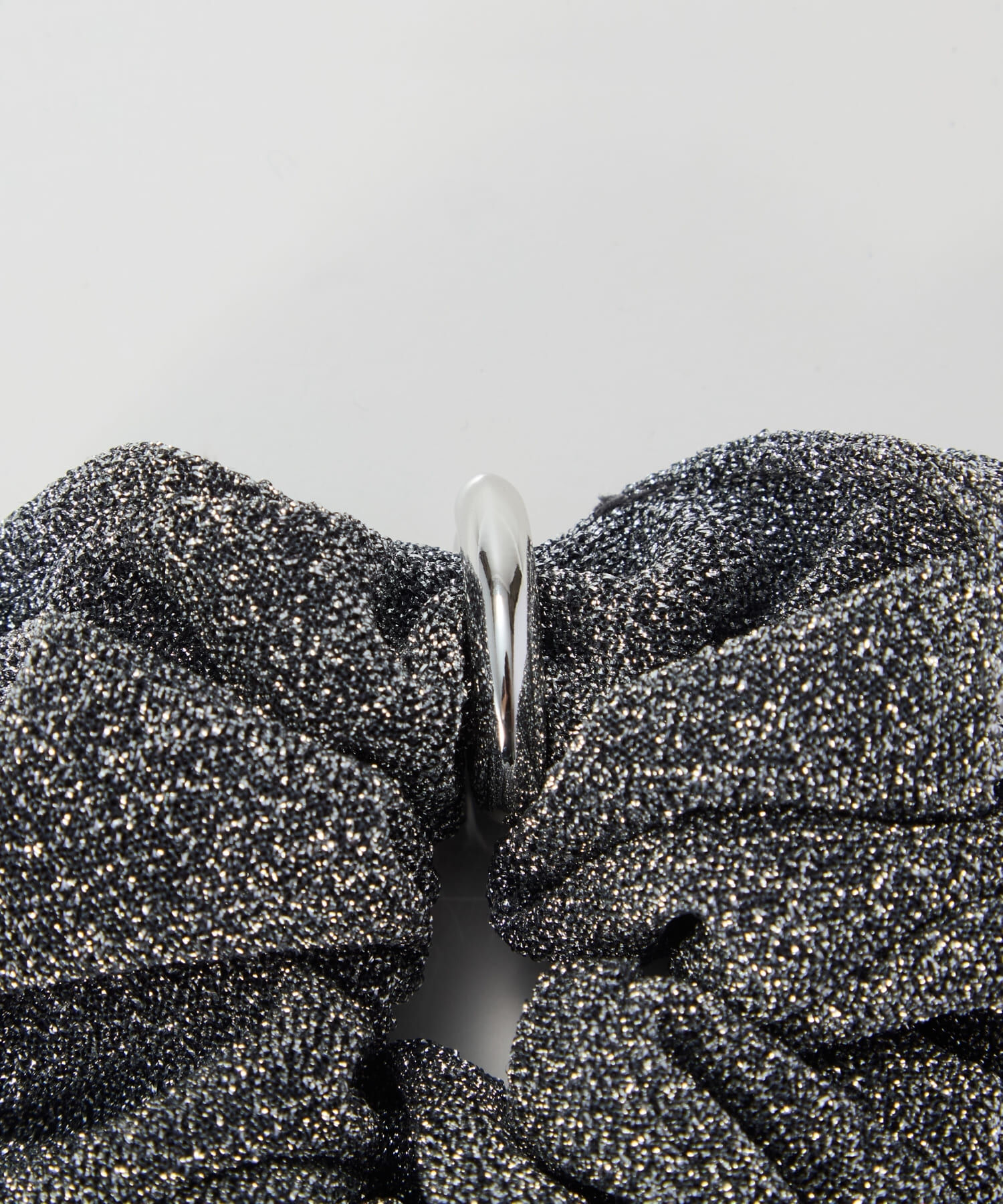 Phoebe「メタルグリッターシュシュ　グレー」|ヘアゴム・シュシュ|