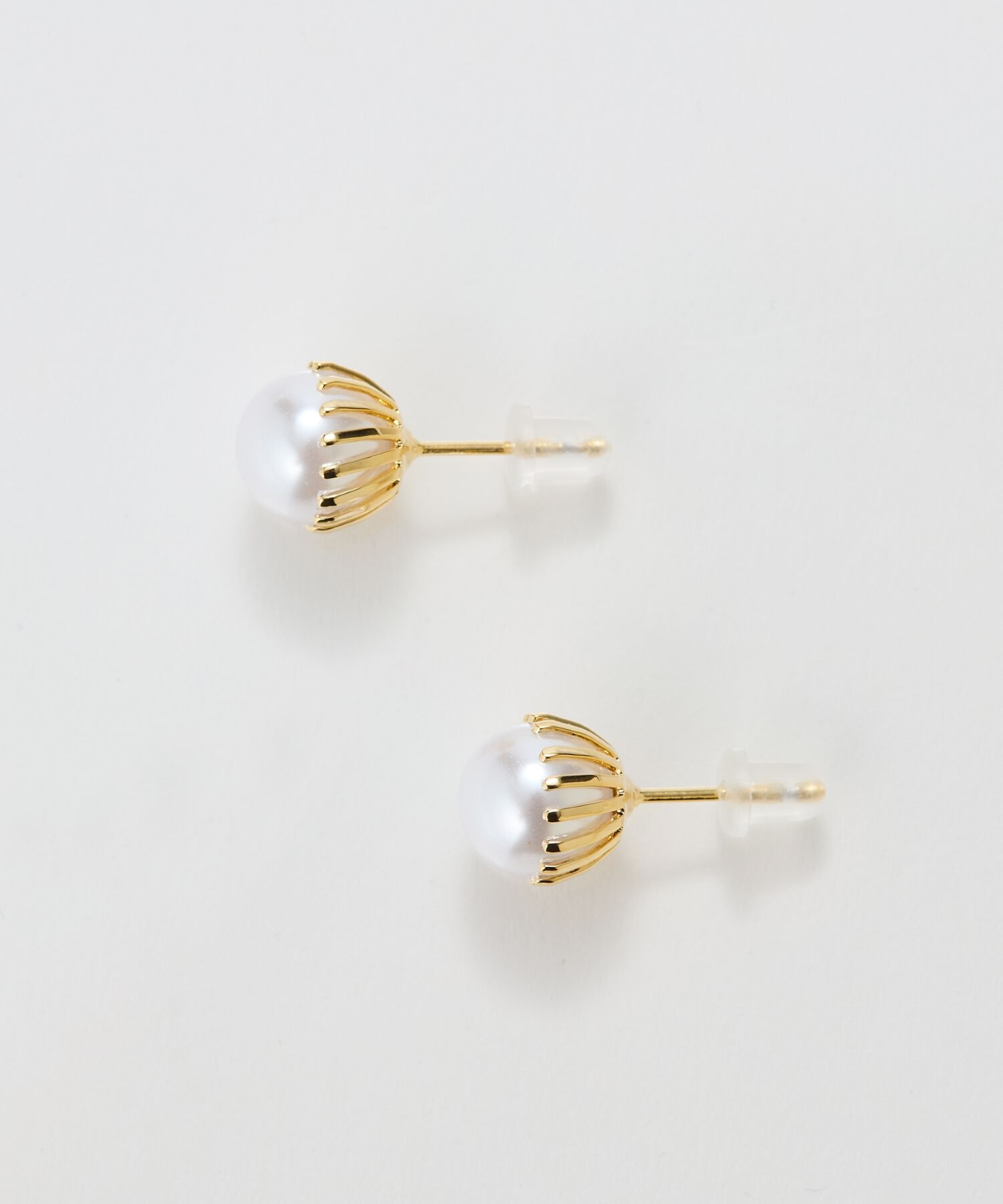  「トゥウィンクルフレームパールピアス　ゴールド/一粒」|ピアス|